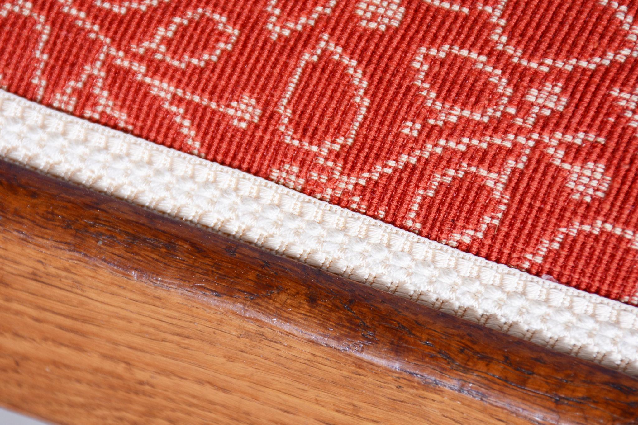 Restaurierter Art-Déco-Hocker, Eiche, neu restauriert, poliert, neu gepolstert, tschechisch, 1930er Jahre (Stoff) im Angebot