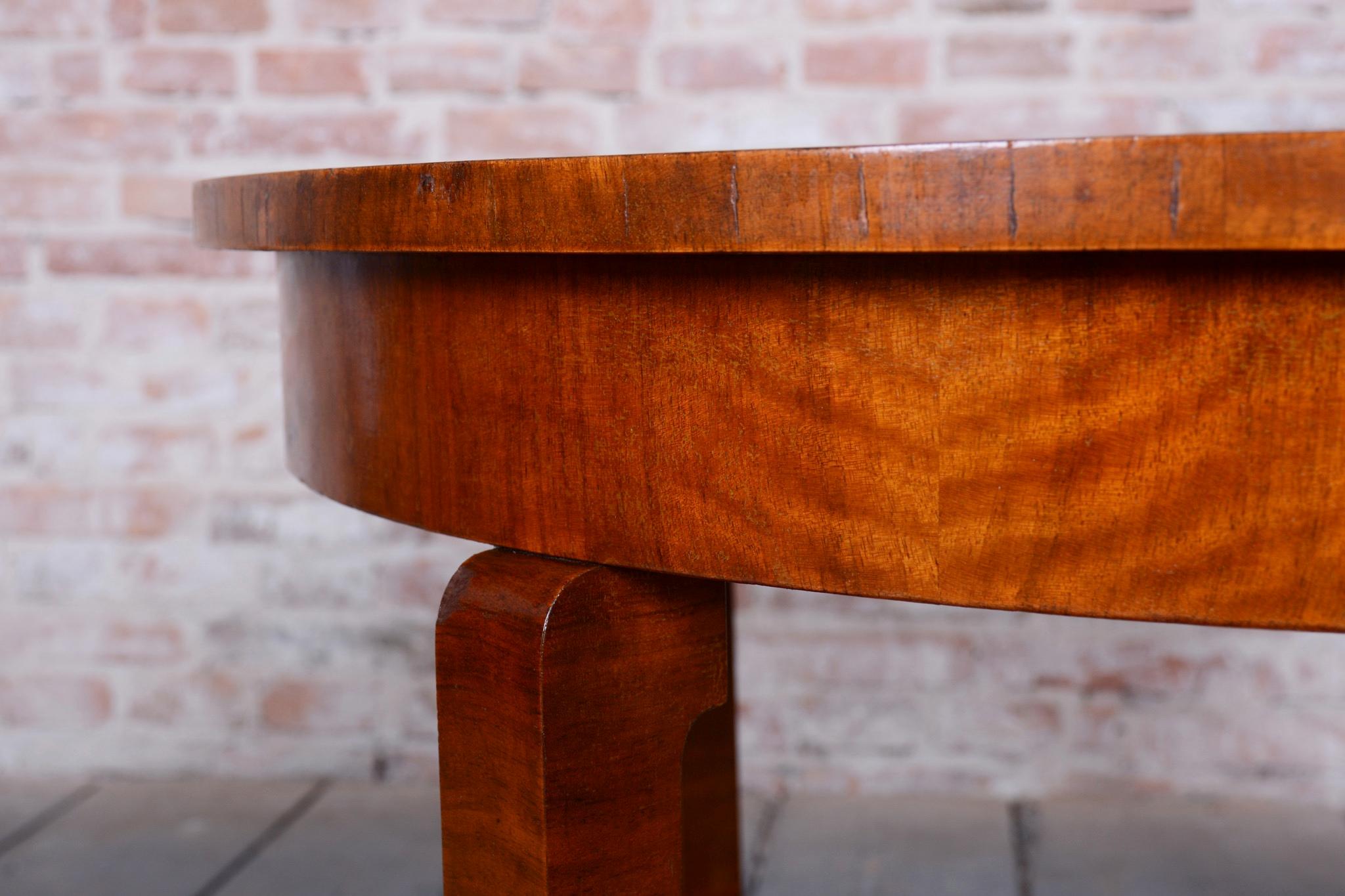 Bois Table Art déco restaurée, par Halabala, Up Závody, noyer, laque, tchèque, années 1920 en vente