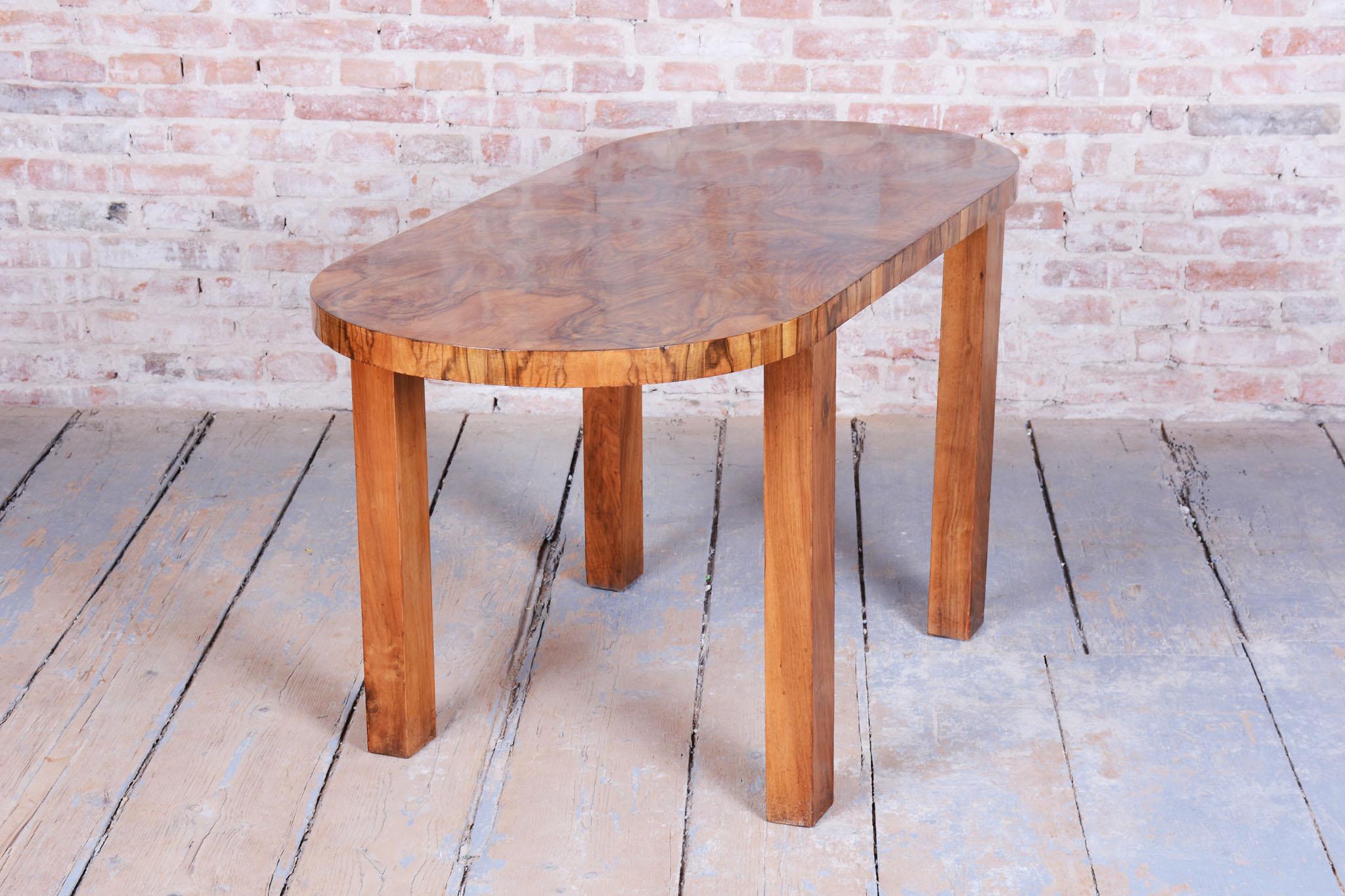 Legno Tavolo Art Deco restaurato, noce caucasico, polacco rivisitato, ceco, anni '30 in vendita