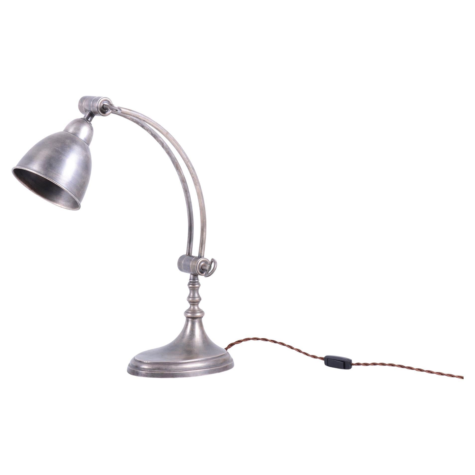 Lámpara de mesa Art Decó restaurada, acero cromado, Francia, años 20 en venta