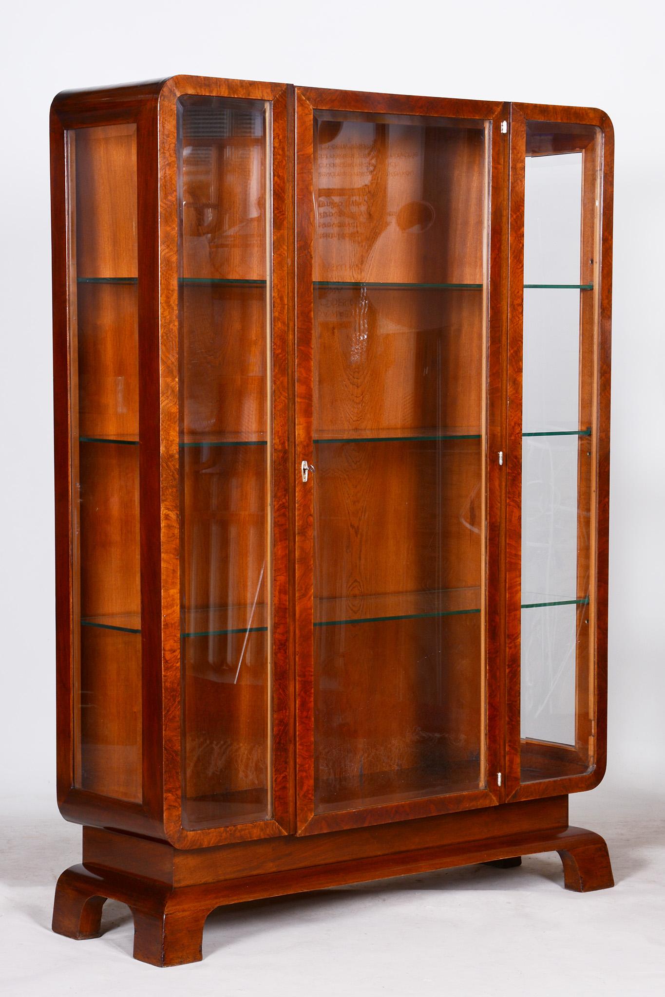 Restored Art Deco Walnut Display Cabinet, Czechia, 1920s 1