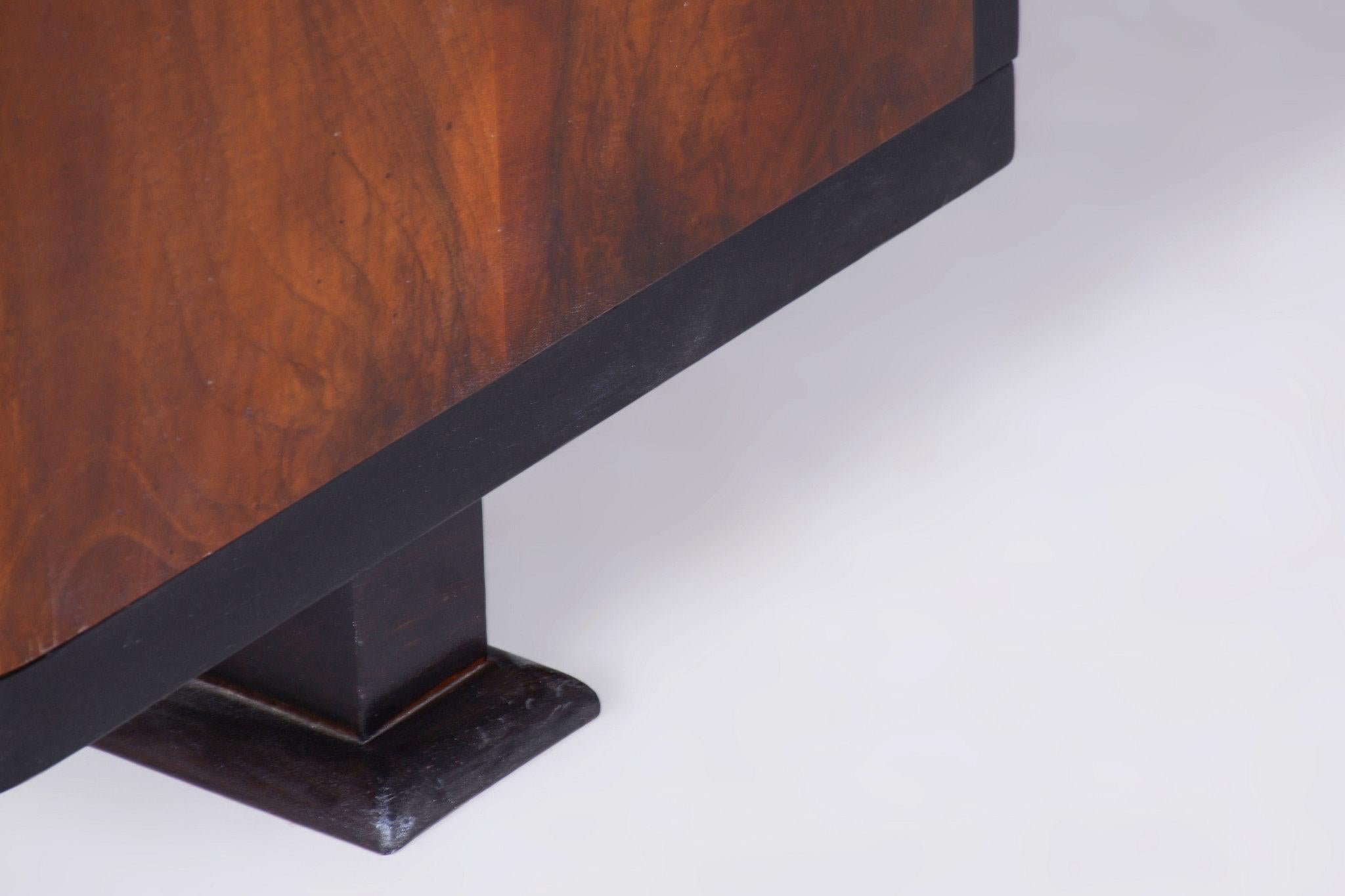 Restaurierter Art-Déco-Schreibtisch von J. Divíšek, poliert, Nussbaum, Tschechien, 1930er Jahre im Angebot 3