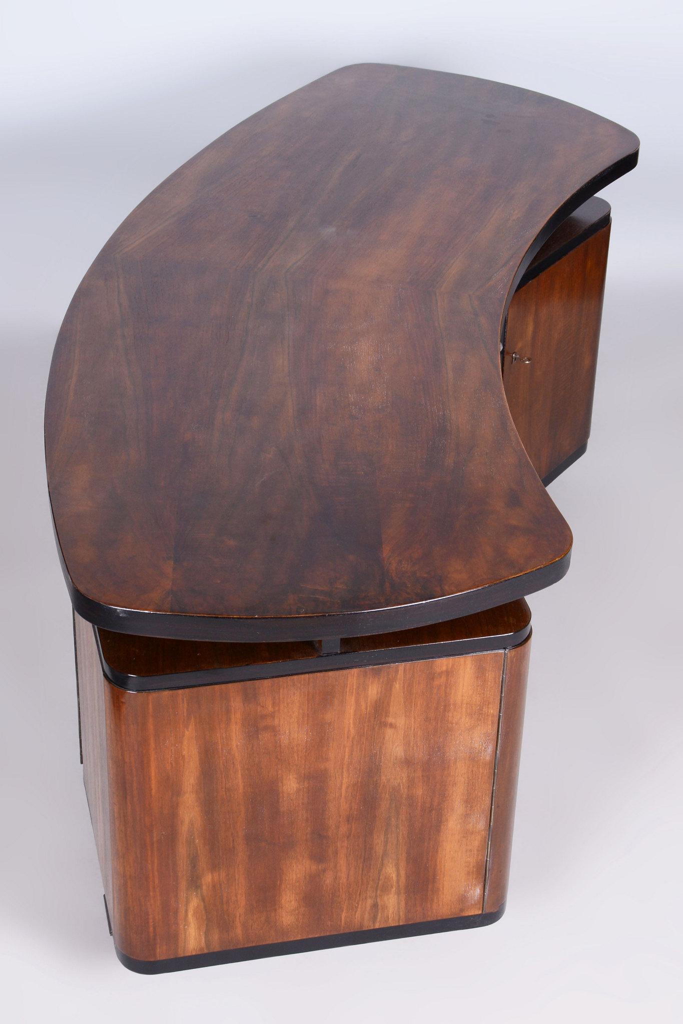 Restaurierter Art-Déco-Schreibtisch von J. Divíšek, poliert, Nussbaum, Tschechien, 1930er Jahre im Angebot 5