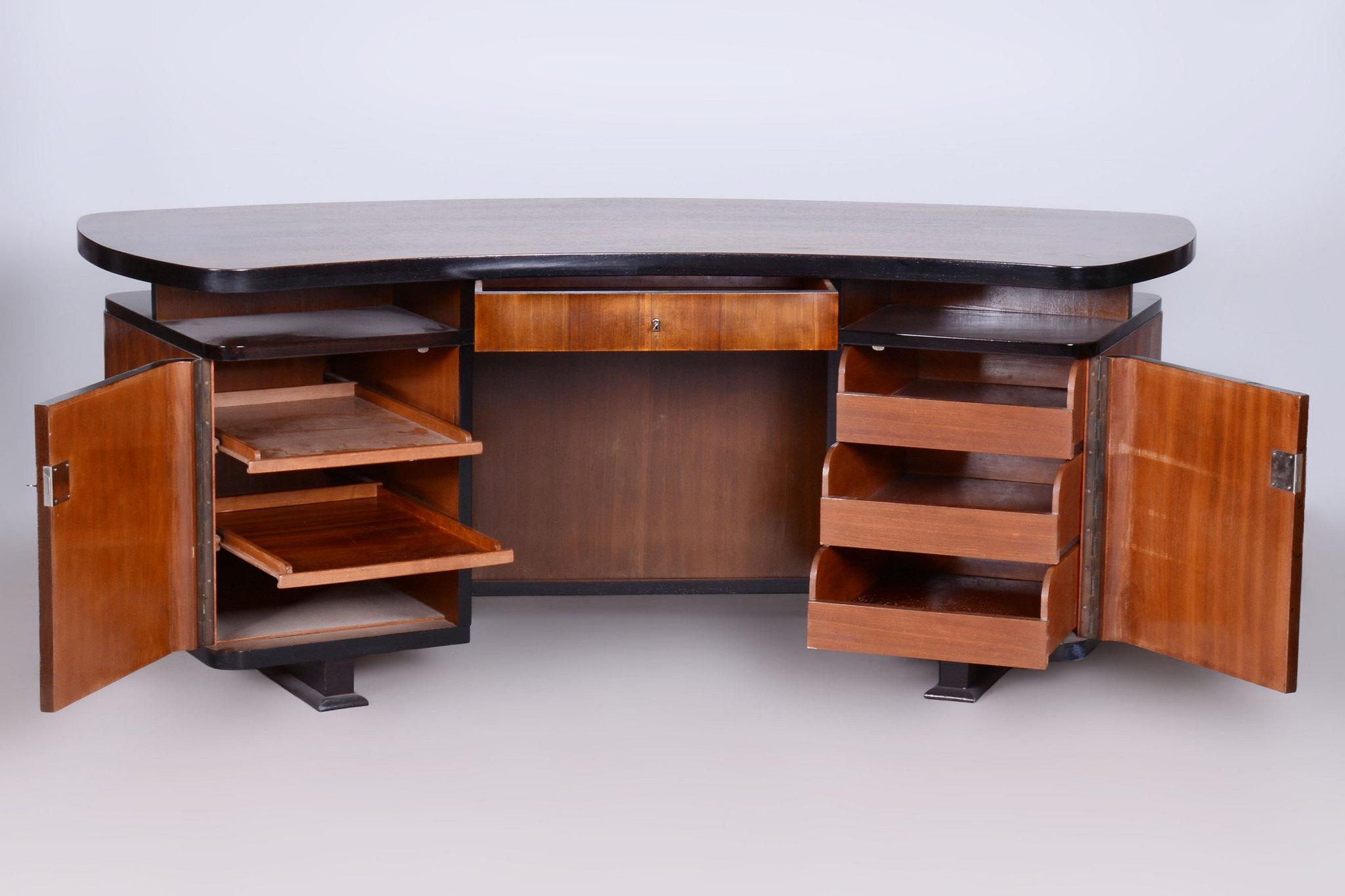 Restaurierter Art-Déco-Schreibtisch von J. Divíšek, poliert, Nussbaum, Tschechien, 1930er Jahre (Tschechisch) im Angebot