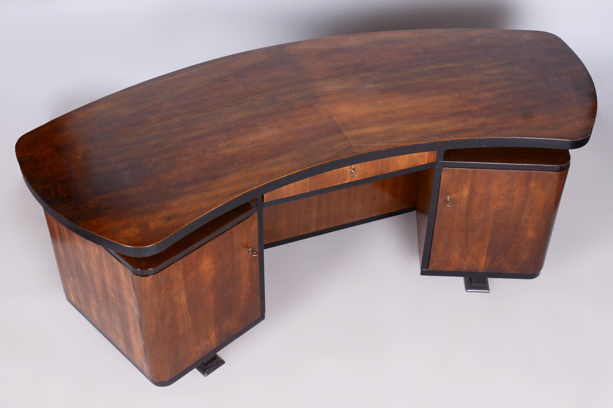 Restaurierter Art-Déco-Schreibtisch von J. Divíšek, poliert, Nussbaum, Tschechien, 1930er Jahre im Angebot 1