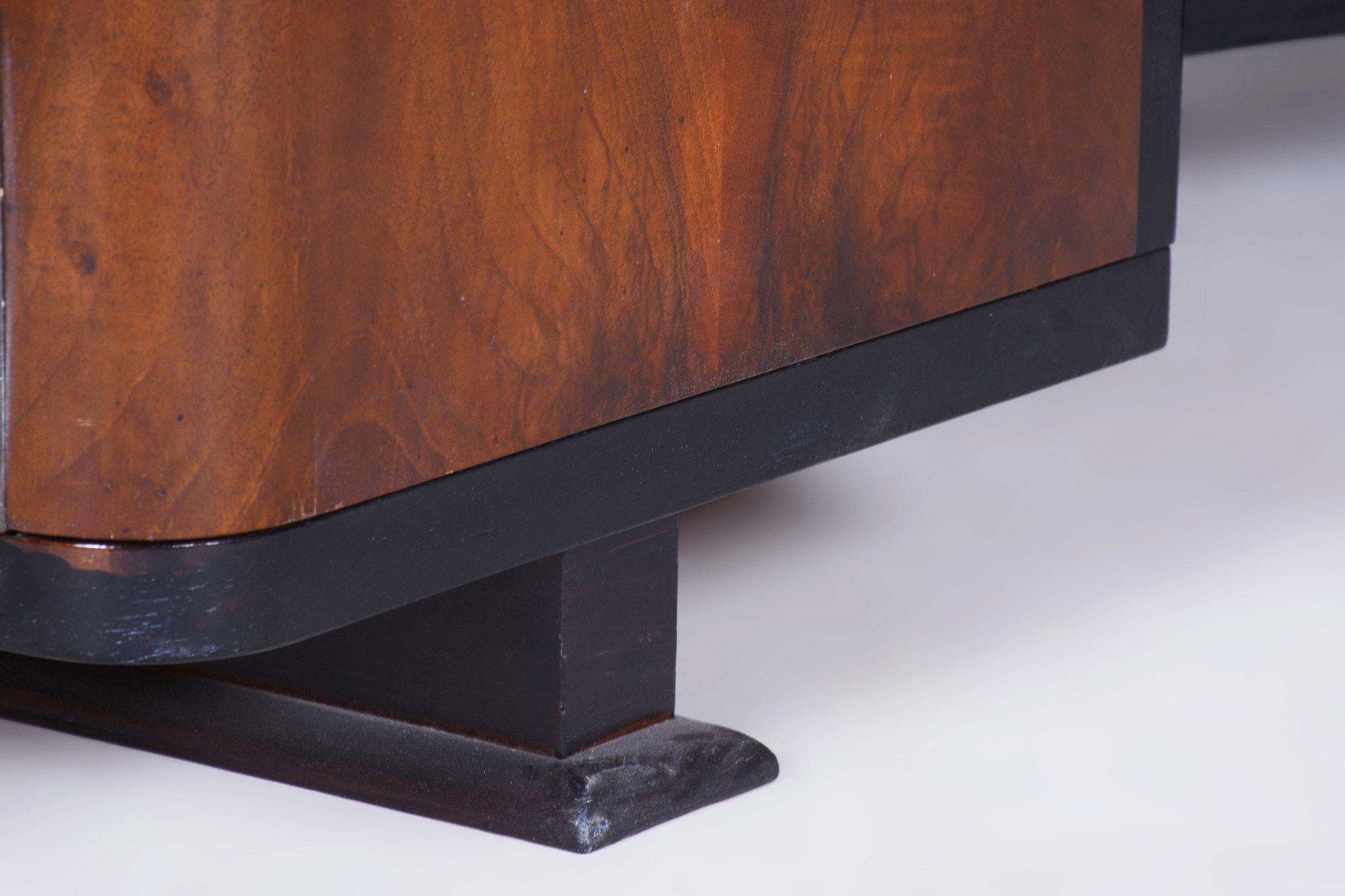 Restaurierter Art-Déco-Schreibtisch von J. Divíšek, poliert, Nussbaum, Tschechien, 1930er Jahre im Angebot 2