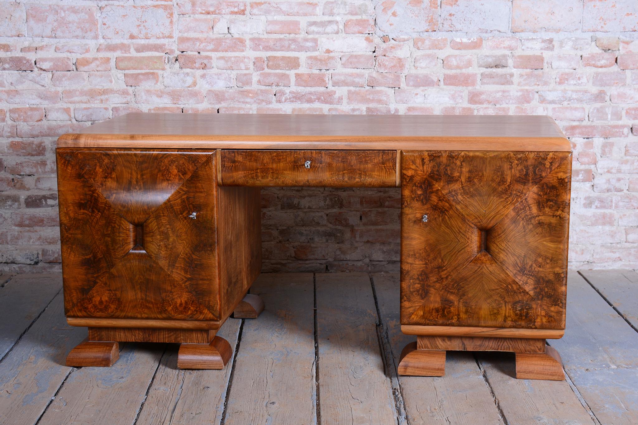 Restored Art Deco Writing Desk, Mahogany, Walnut, Revived Polish, Czech, 1920s In Good Condition For Sale In Brandys nad Labem, Středočeský kraj
