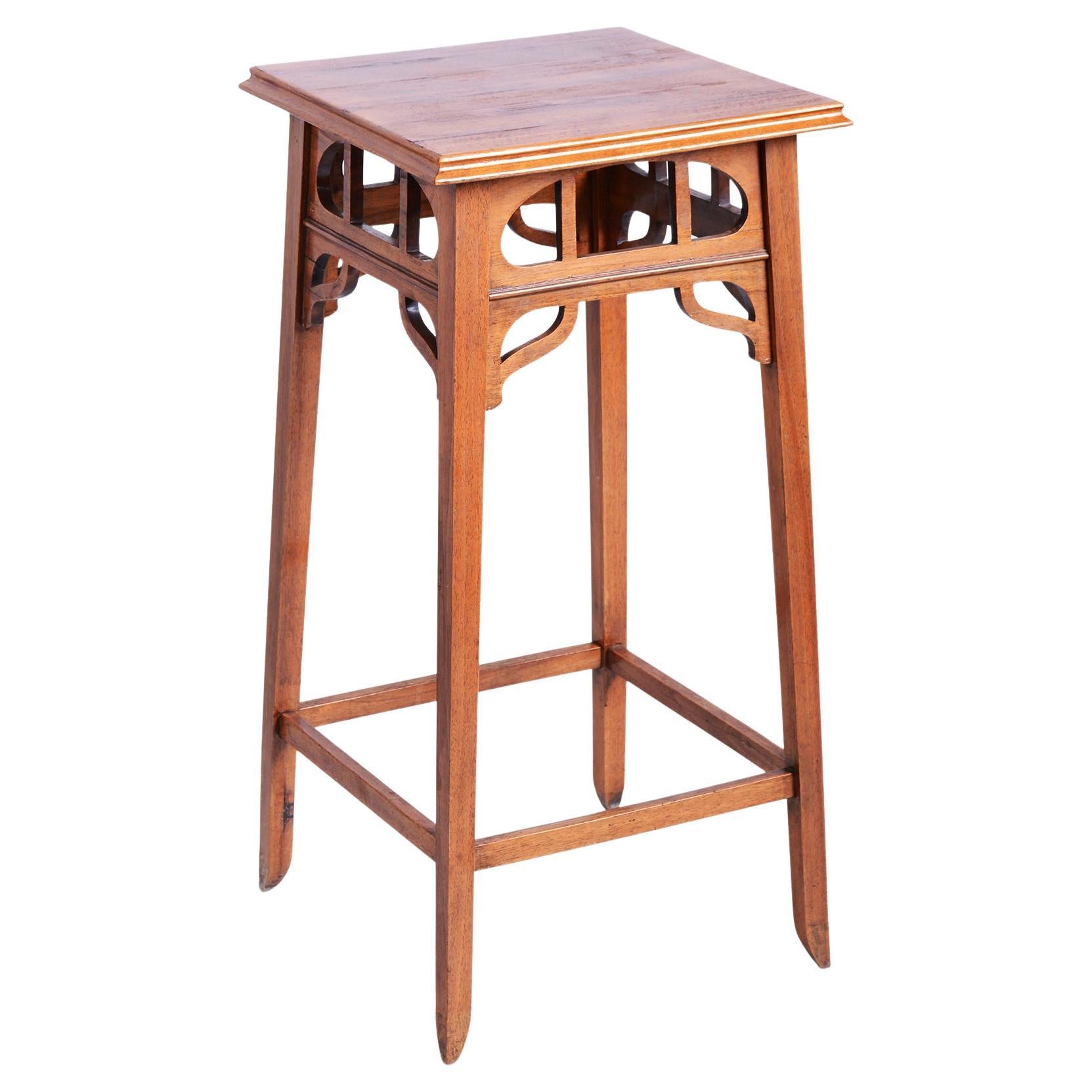 Restaurierter Jugendstilsockel, Nussbaum, wiederhergestelltes polnisches, tschechisches, 1900er im Angebot
