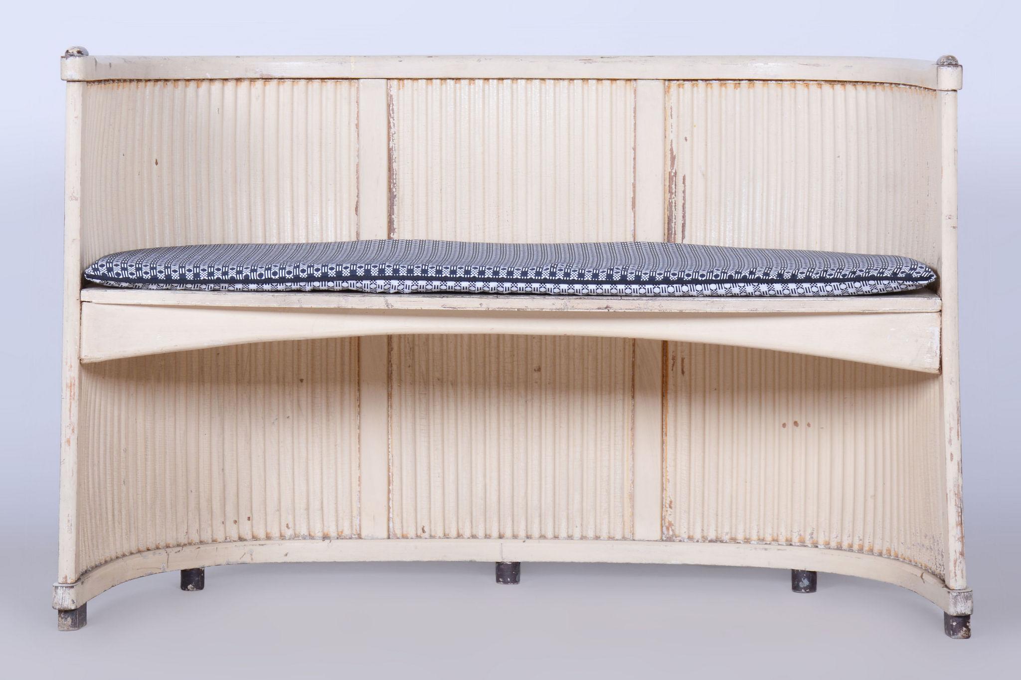 Restored Art Nouveau Seating Set, by H.G.Reinstein, Beech, Austria, 1910s Bon état - En vente à Brandys nad Labem, Středočeský kraj