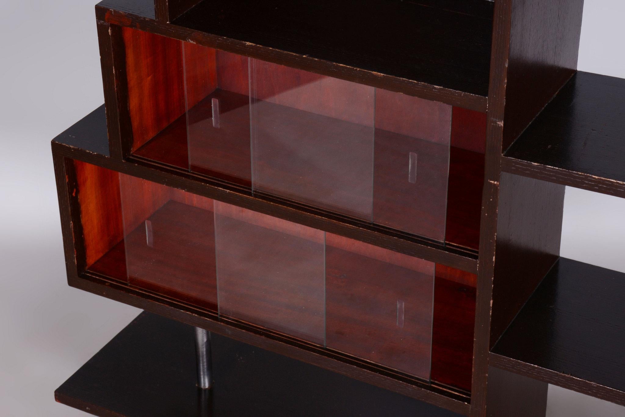 Restaurierte Artdeco-Etagere, Eiche, Glas, verchromter Stahl, Tschechien, 1930er Jahre (Chrom) im Angebot