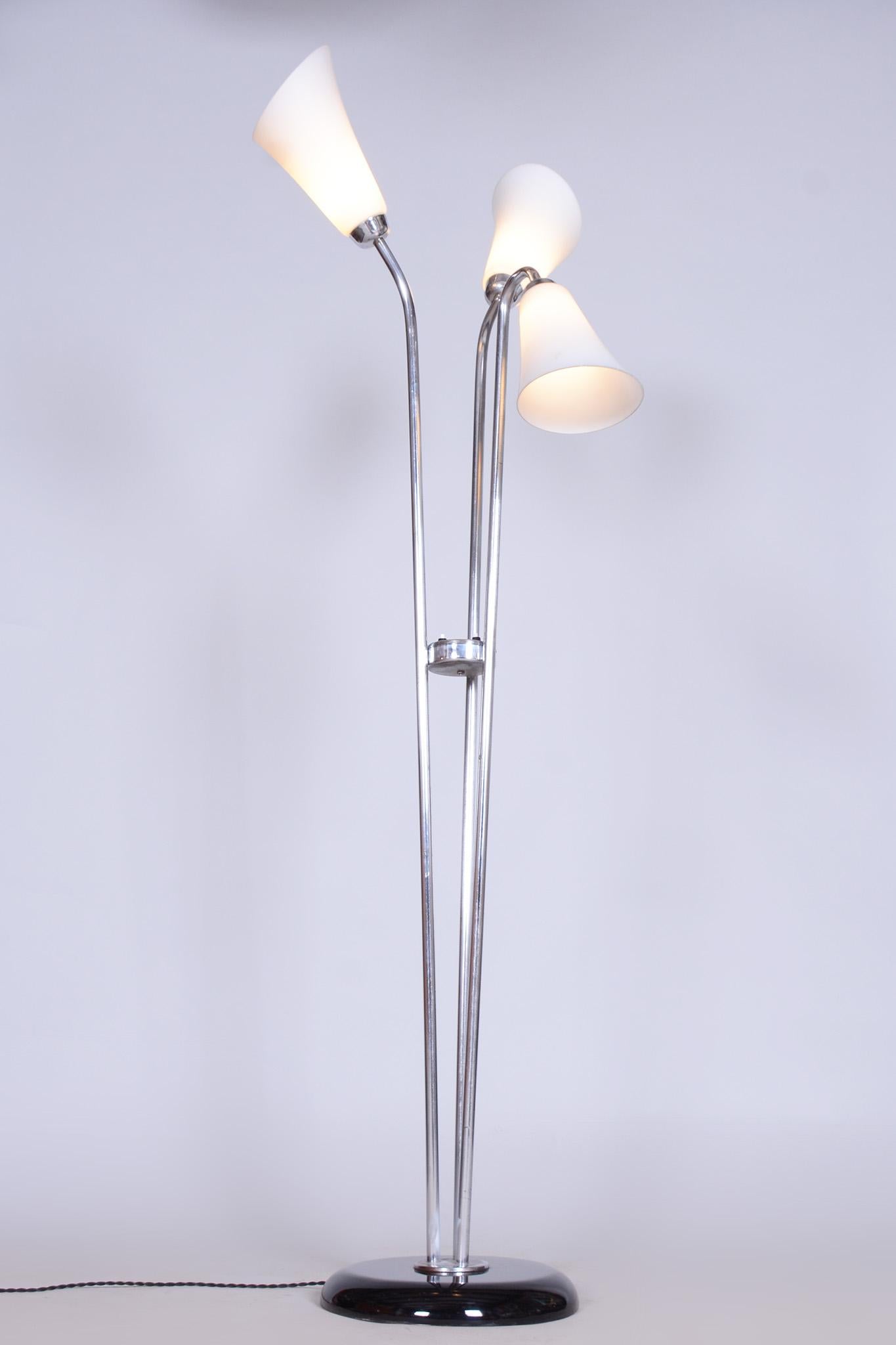 Restored ArtDeco Floor Lamp, Chrome-plated Steel, Czechia, 1930s In Good Condition For Sale In Horomerice, CZ