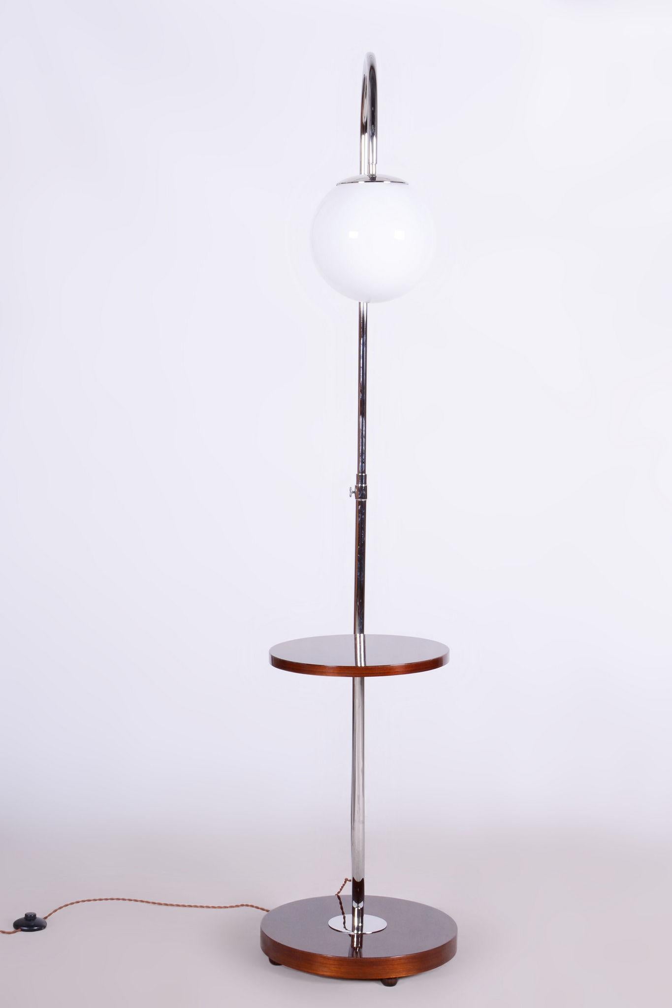 Restored ArtDeco Floor Lamp Designed By Jindrich Halabala. New electrification. Luxury design.

Designer: Jindrich Halabala
Maker: UP Zavody
Material: Walnut, Chrome-plated Steel, Opal Glass
Source: Czechia (Czechoslovakia)
Period: 1930-1939
The
