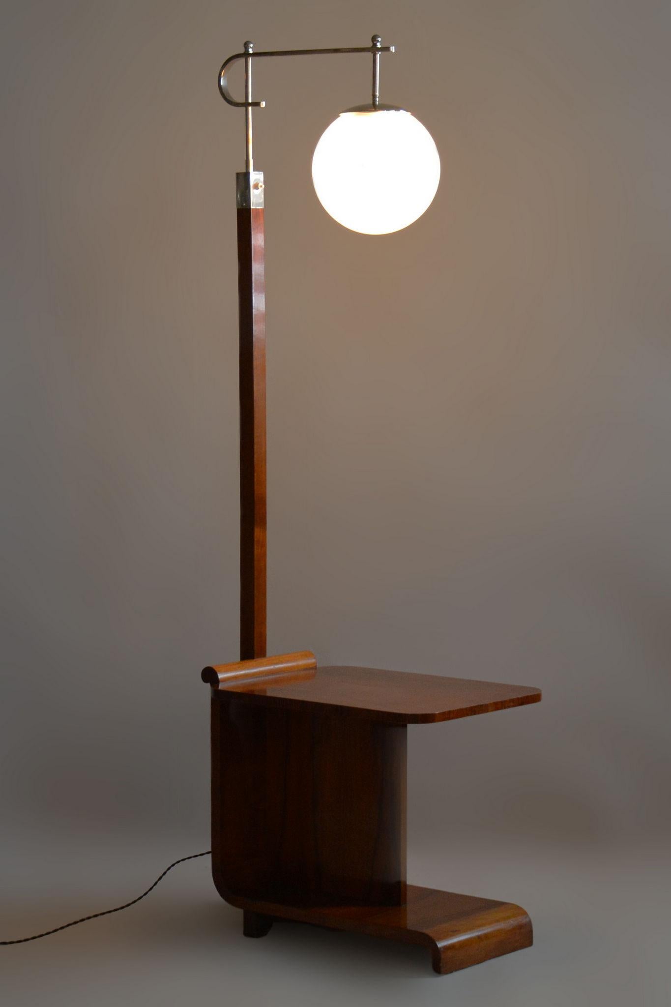 Restored ArtDeco Floor Lamp Designed By Jindrich Halabala. New electrification.

Designer: Jindrich Halabala
Maker: UP Zavody
Material: Walnut, Beech
Source: Czechia (Czechoslovakia)
Period: 1930-1939

Revitalized original wood polish.

The opal