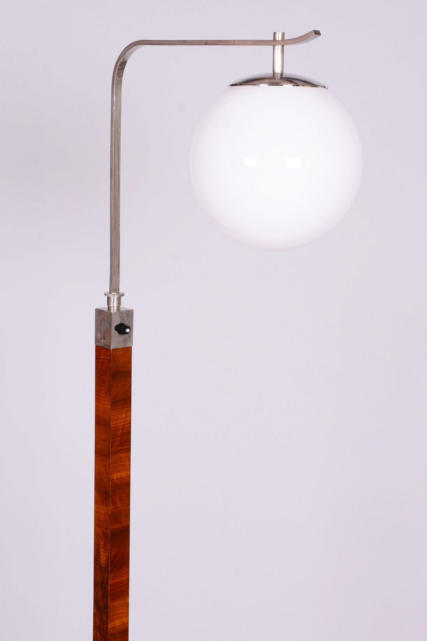 Restored ArtDeco Floor Lamp, Walnut, Chrome-plated Steel, Glass, Czechia, 1930s For Sale 2