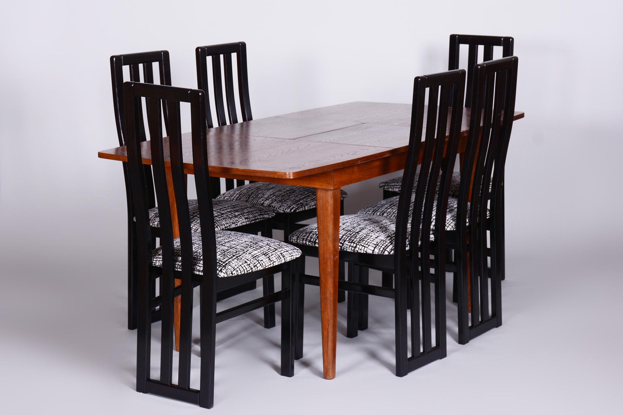 Restored ArtDeco Oak Dining Table, Jindrich Halabala, Up Zavody, Czechia, 1940s In Good Condition For Sale In Horomerice, CZ