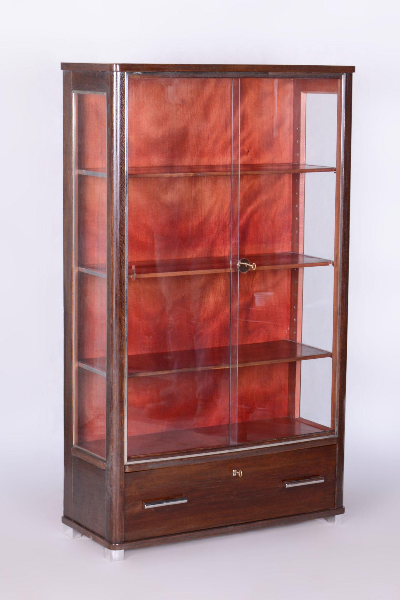 Restored ArtDeco Oak Display Cabinet, Jindrich Halabala, Czechia, 1930s For Sale 8