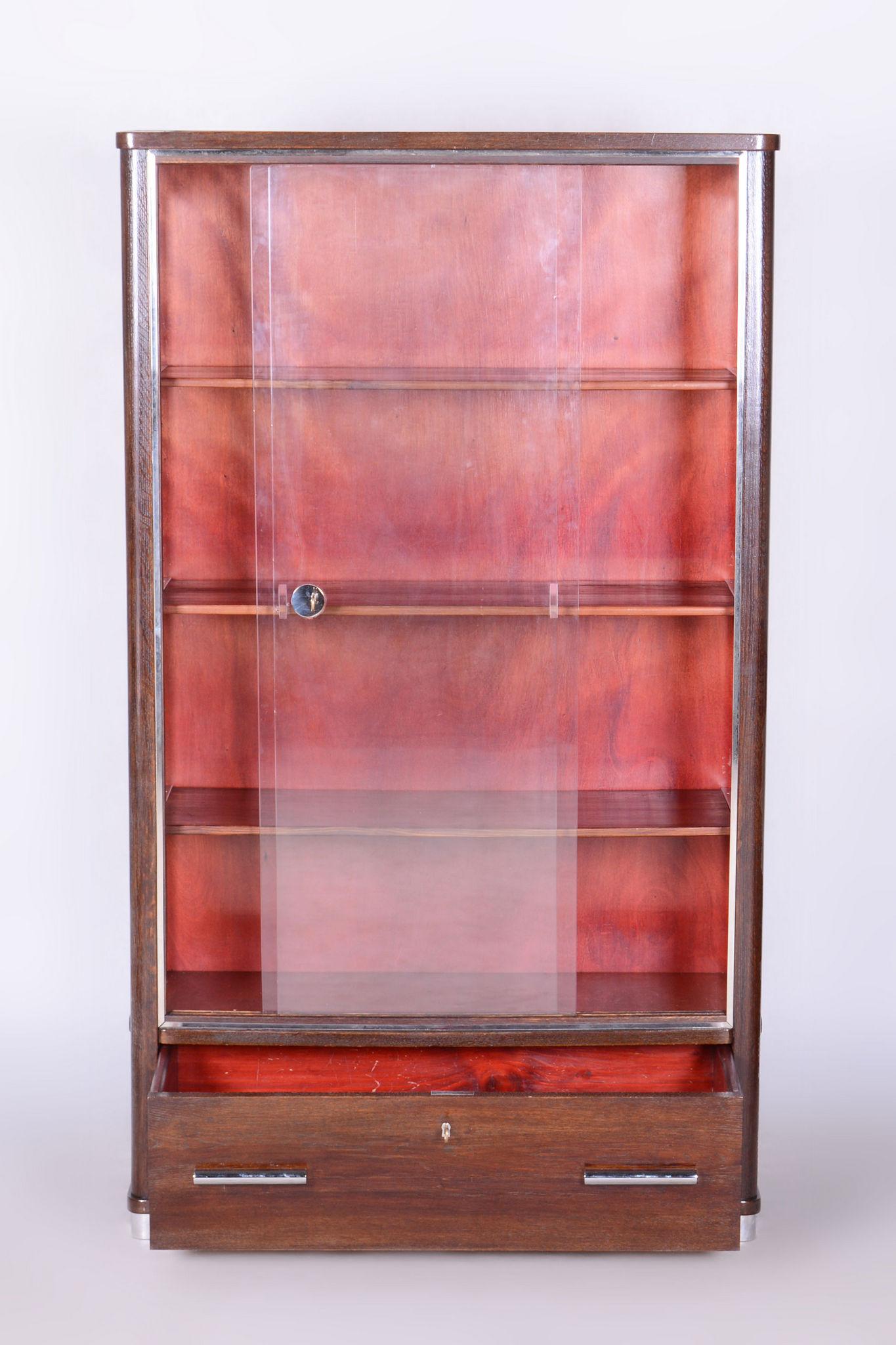 Restored ArtDeco Oak Display Cabinet, Jindrich Halabala, Czechia, 1930s For Sale 10