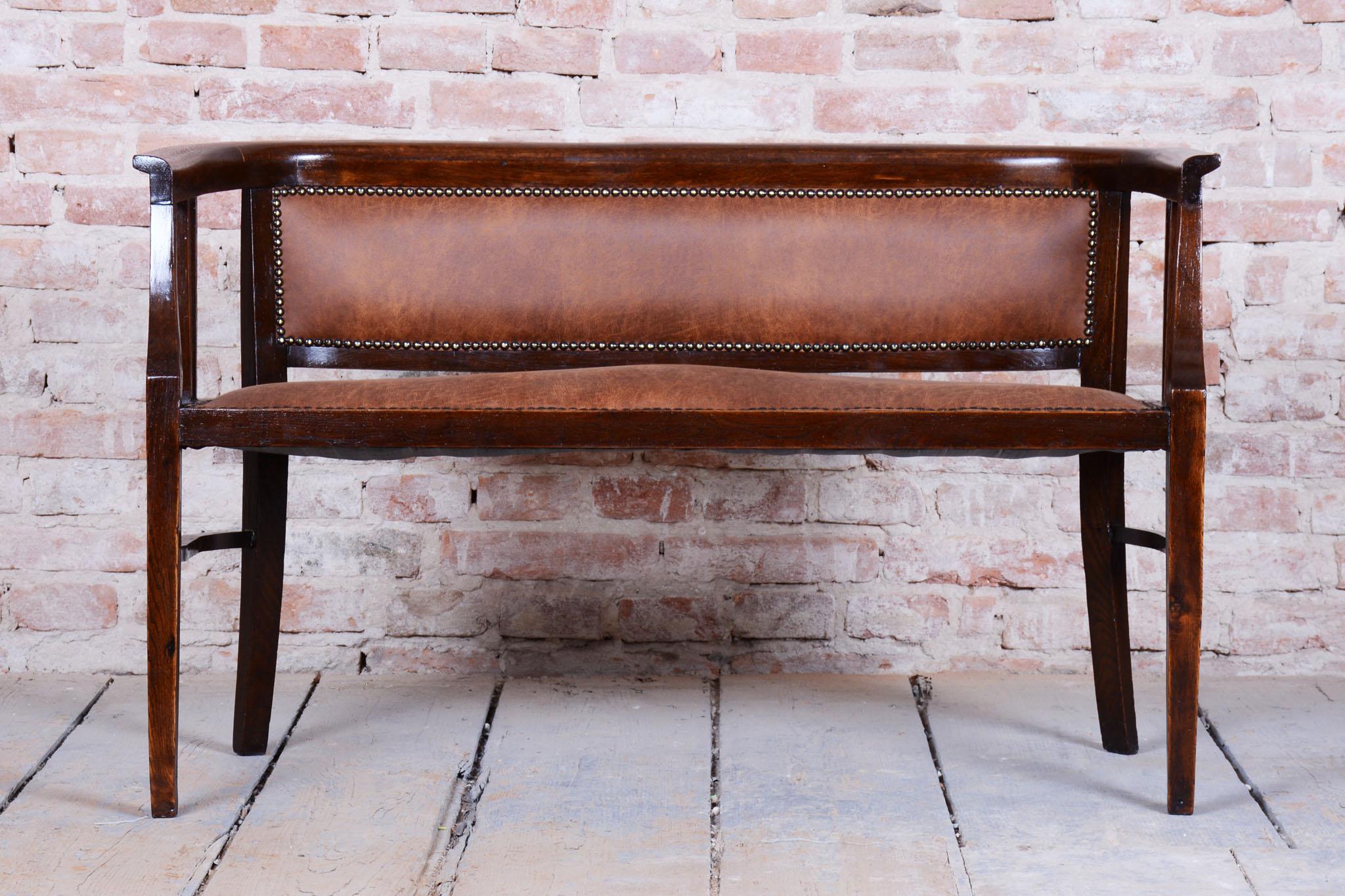 Ensemble de sièges Art Déco restauré en hêtre, polonais revisité, retapissé, tchèque, années 1920 en vente 3