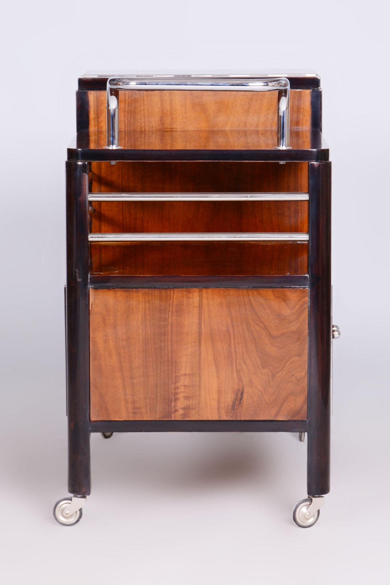 Restored ArtDeco Walnut Trolley by Thonet, Chrome-Plated Steel,  Czechia, 1930s In Good Condition For Sale In Horomerice, CZ