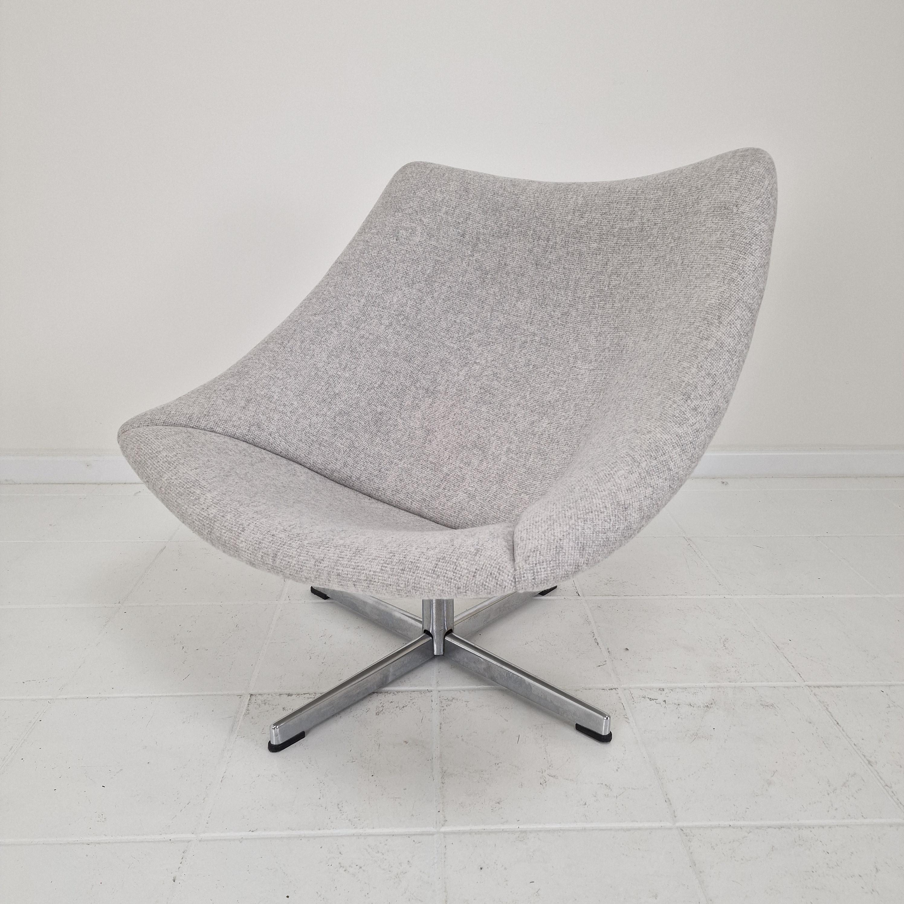 Mid-Century moderno Sedia da salotto Artifort Oyster restaurata con base a croce di Pierre Paulin, anni '60 in vendita
