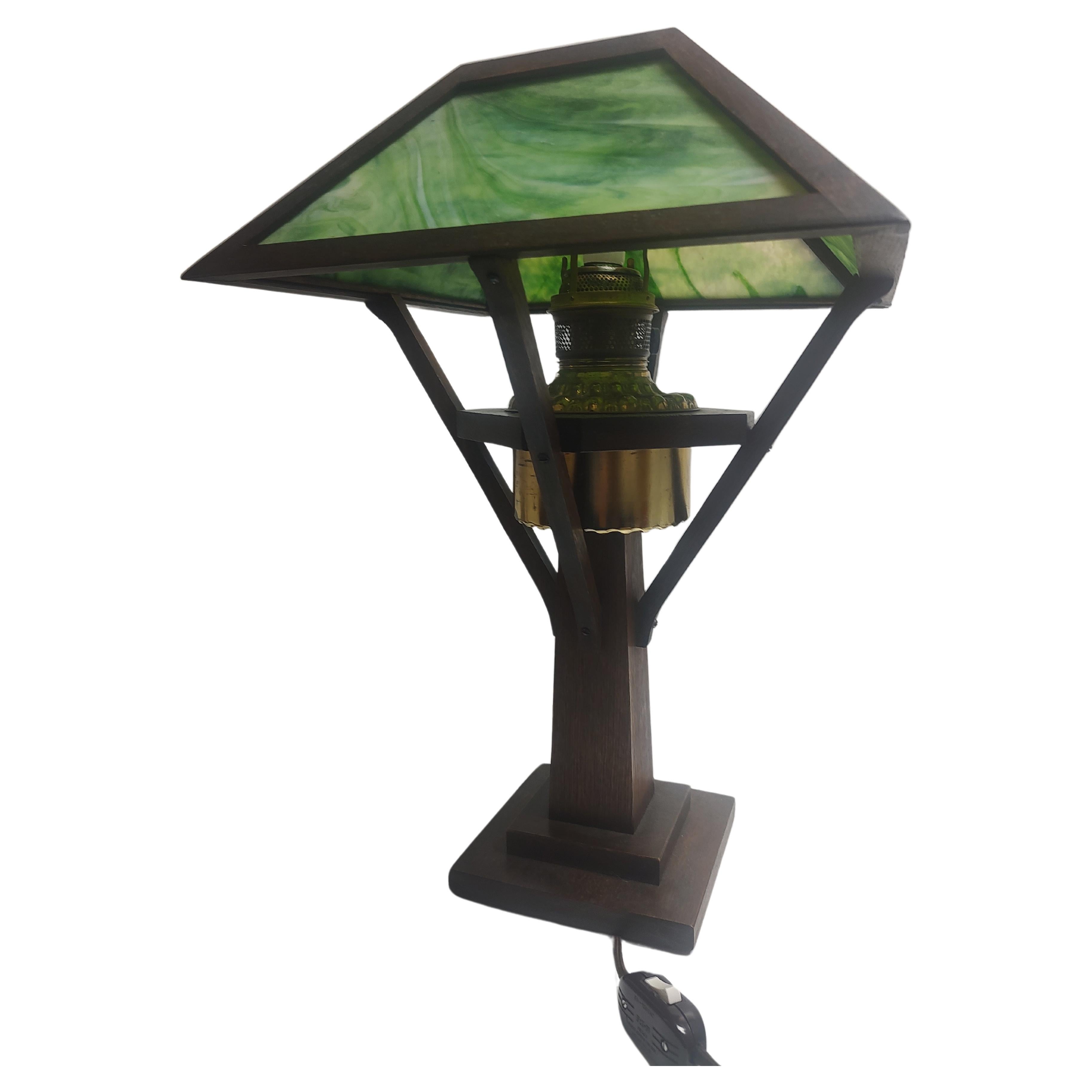 Arts & Crafts Mission Oak Table Lamp with Green Slag Glass Late 19thC  In Good Condition For Sale In Port Jervis, NY