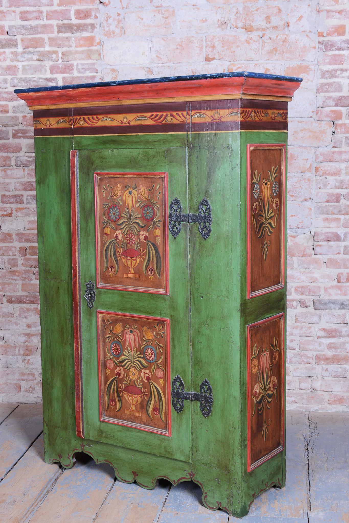 Restored Baroque Wardrobe, Spruce, Revitalized Paintings, Czech, 1800s In Good Condition For Sale In Brandys nad Labem, Středočeský kraj