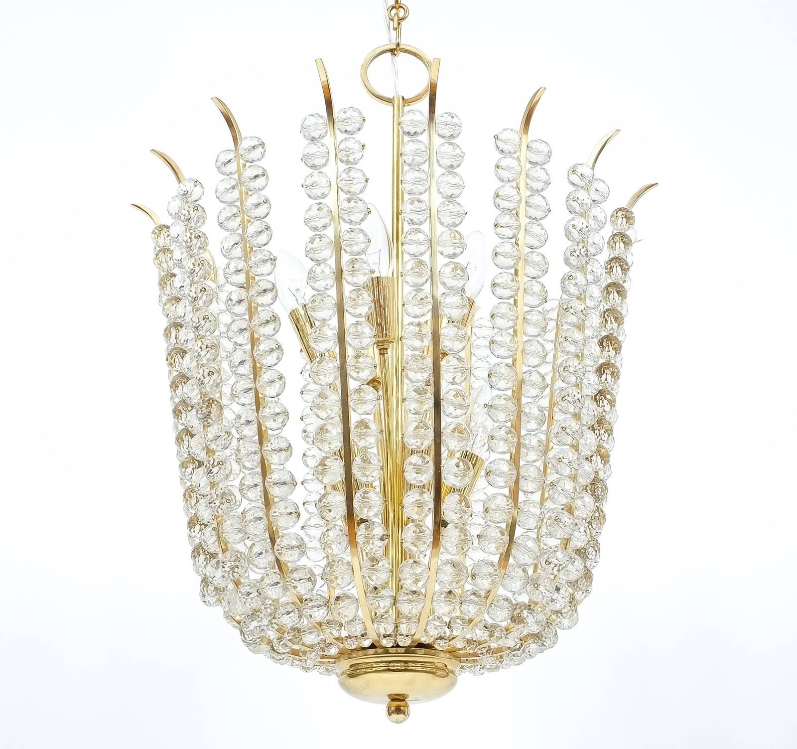 Bakalowits Basket Crystal and Brass Chandelier Restored, circa 1950 In Good Condition For Sale In Vienna, AT