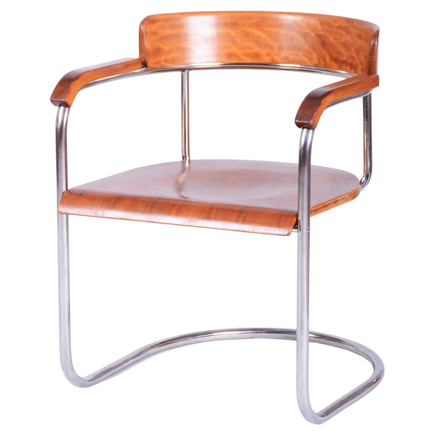 Restaurierter Bauhaus Sessel, von H. Gottwald, Buche, Nussbaum, Chrom, Tschechien, 1930er Jahre im Angebot