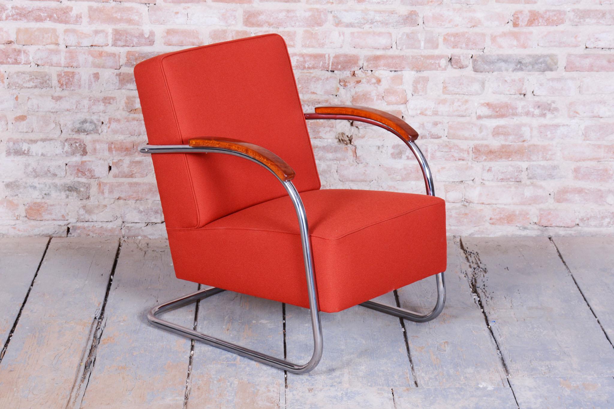 Tchèque Fauteuil Bauhaus restauré, par Mücke & Melder, hêtre, chrome, tchèque, années 1930 en vente