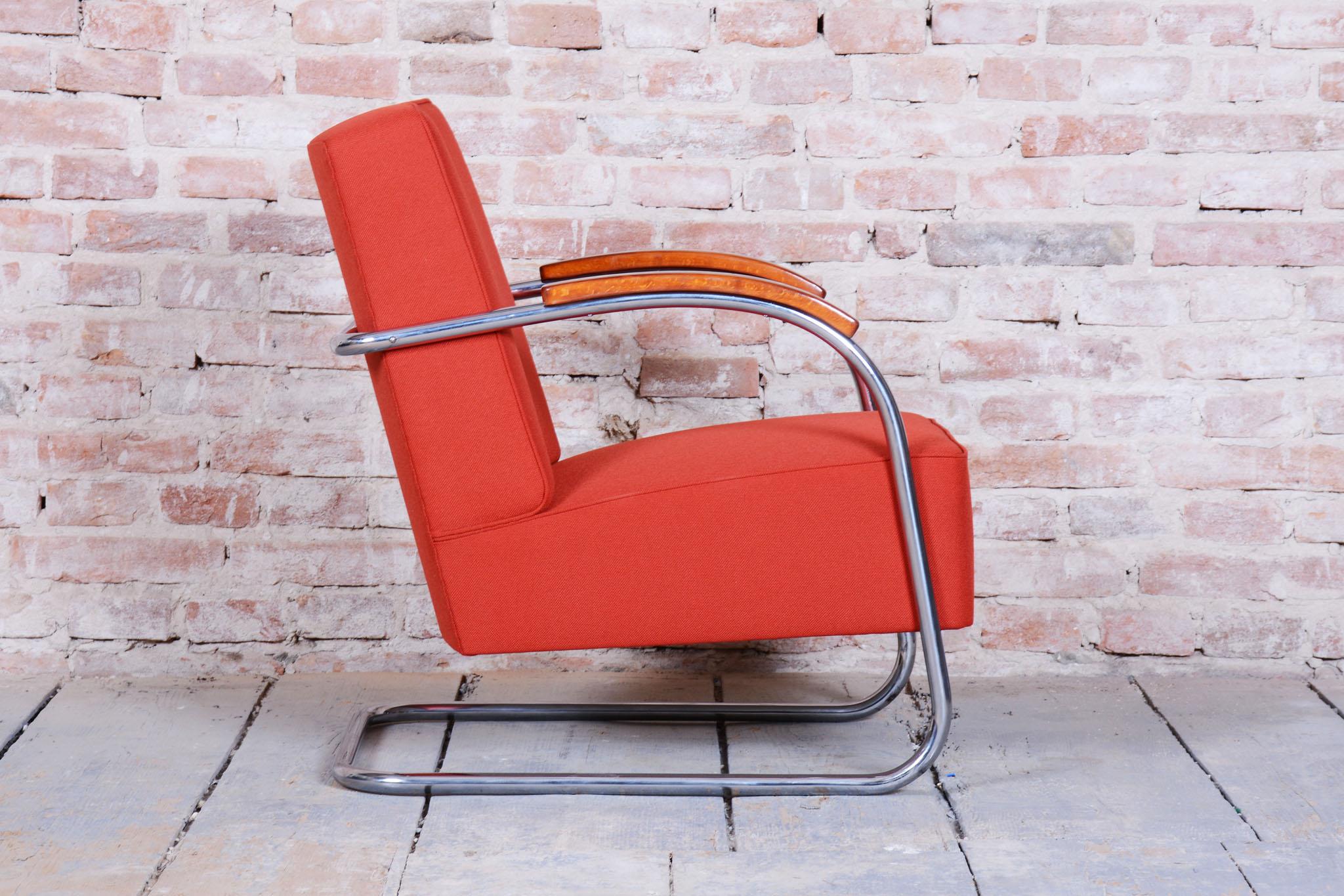 Fauteuil Bauhaus restauré, par Mücke & Melder, hêtre, chrome, tchèque, années 1930 en vente 2