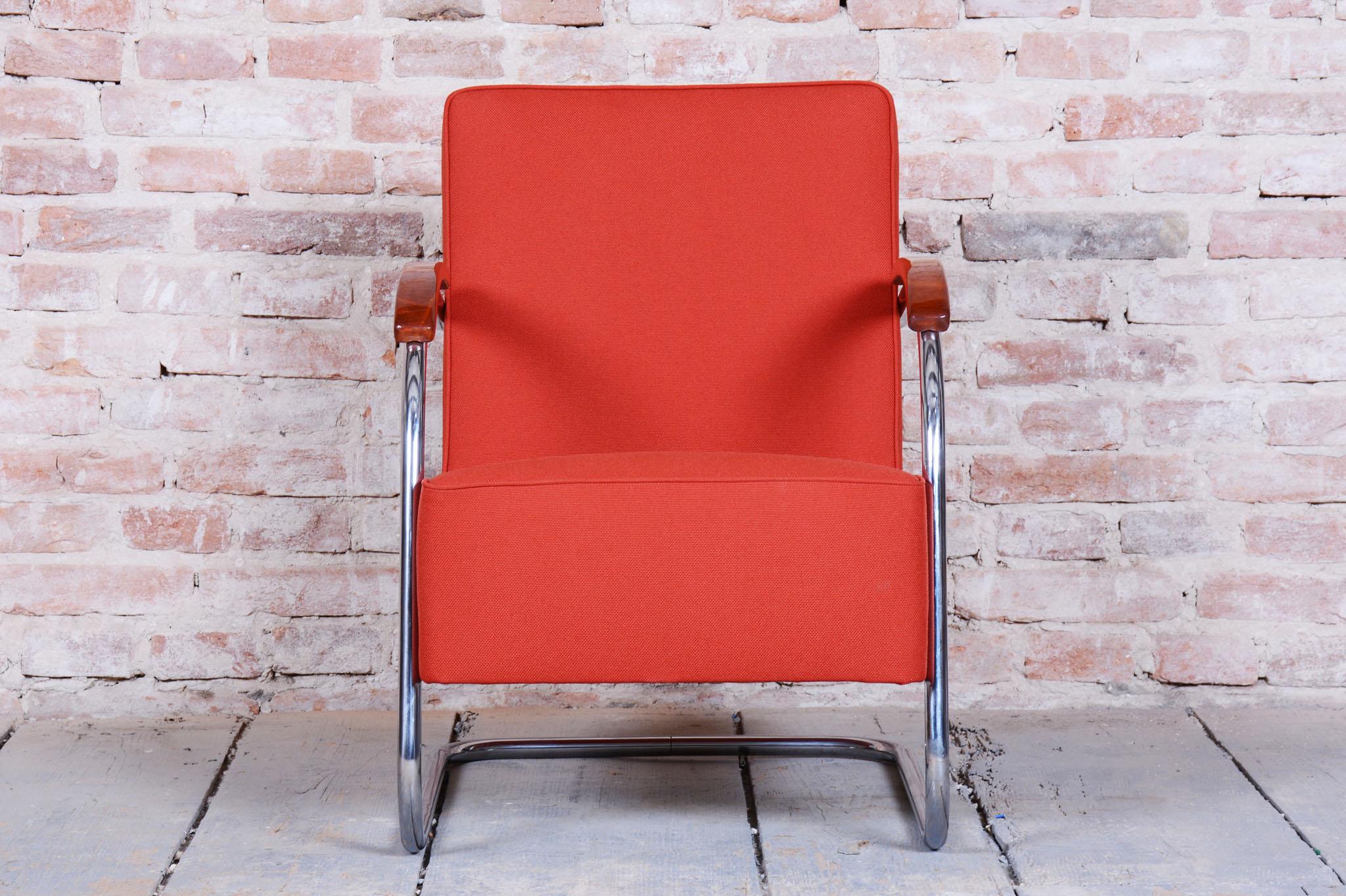 Fauteuil Bauhaus restauré, par Mücke & Melder, hêtre, chrome, tchèque, années 1930 en vente 3