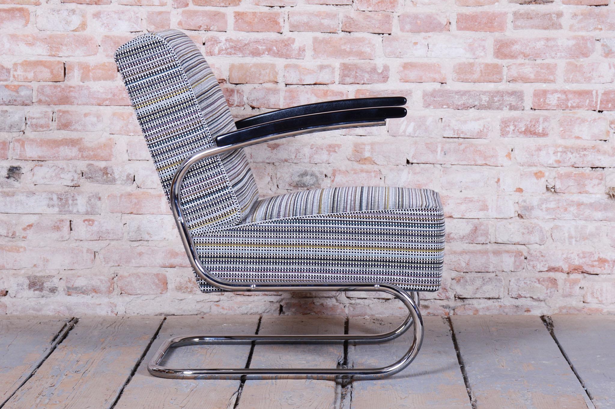 20th Century Restored Bauhaus Armchair, by Mücke - Melder, Chrome-Plated Steel, Czech, 1930s For Sale