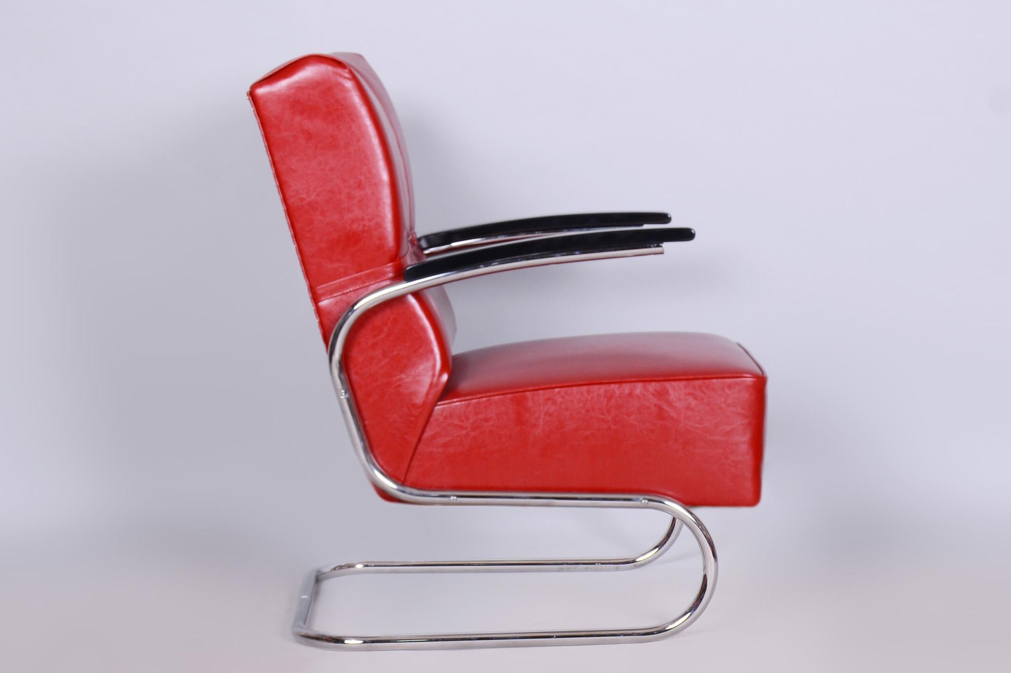Restored Bauhaus Armchair, by Vichr a Spol., Chrome, Leather, Germany, 1930s In Good Condition For Sale In Brandys nad Labem, Středočeský kraj