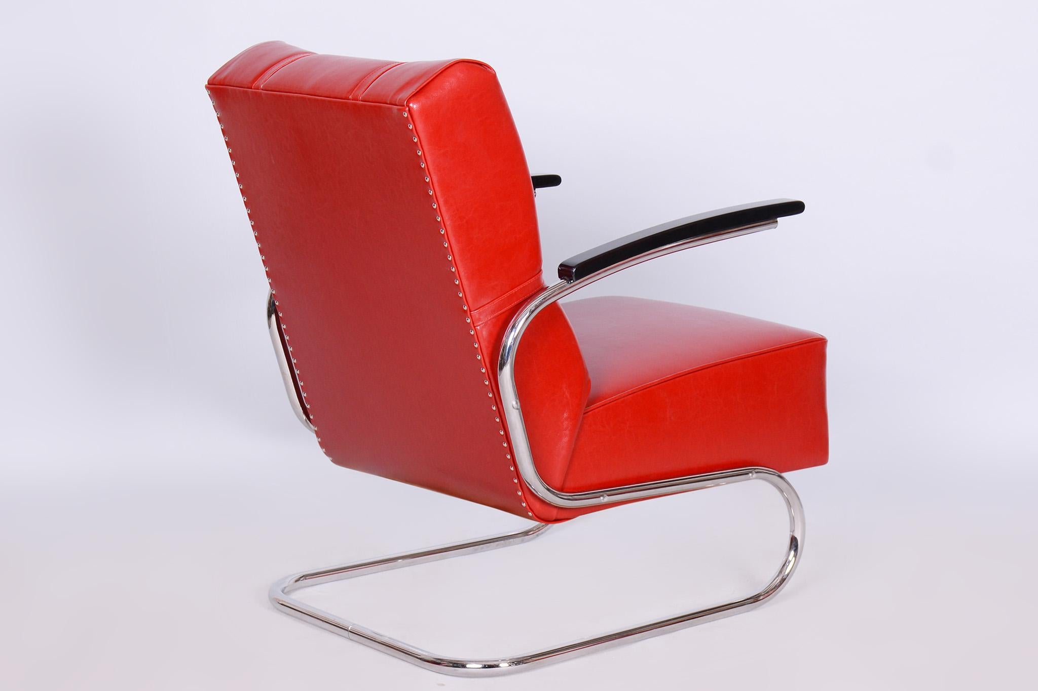 20th Century Restored Bauhaus Armchair, by Vichr a Spol., Chrome, Leather, Germany, 1930s For Sale