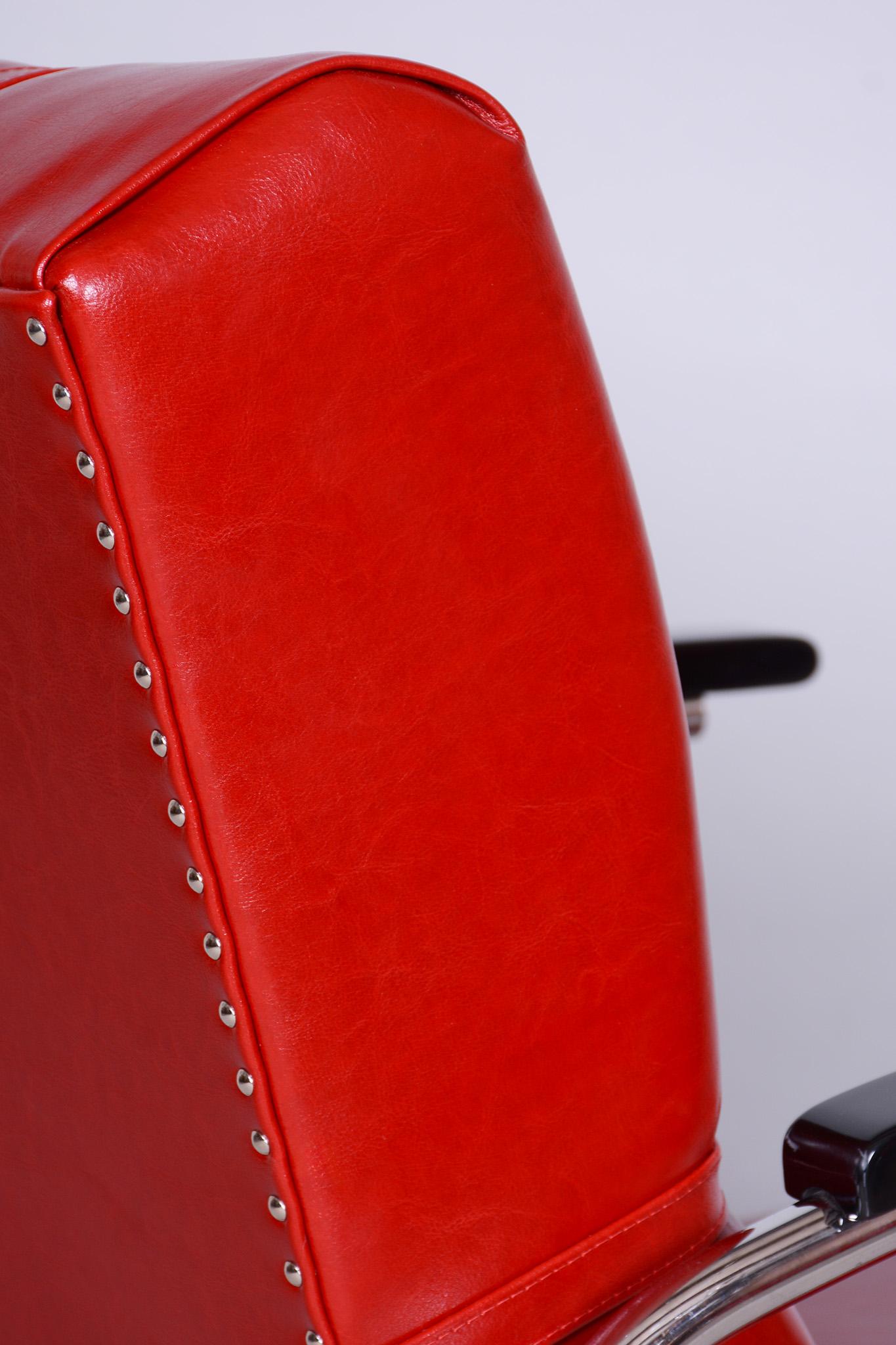 Restored Bauhaus Armchair, by Vichr a Spol., Chrome, Leather, Germany, 1930s For Sale 3