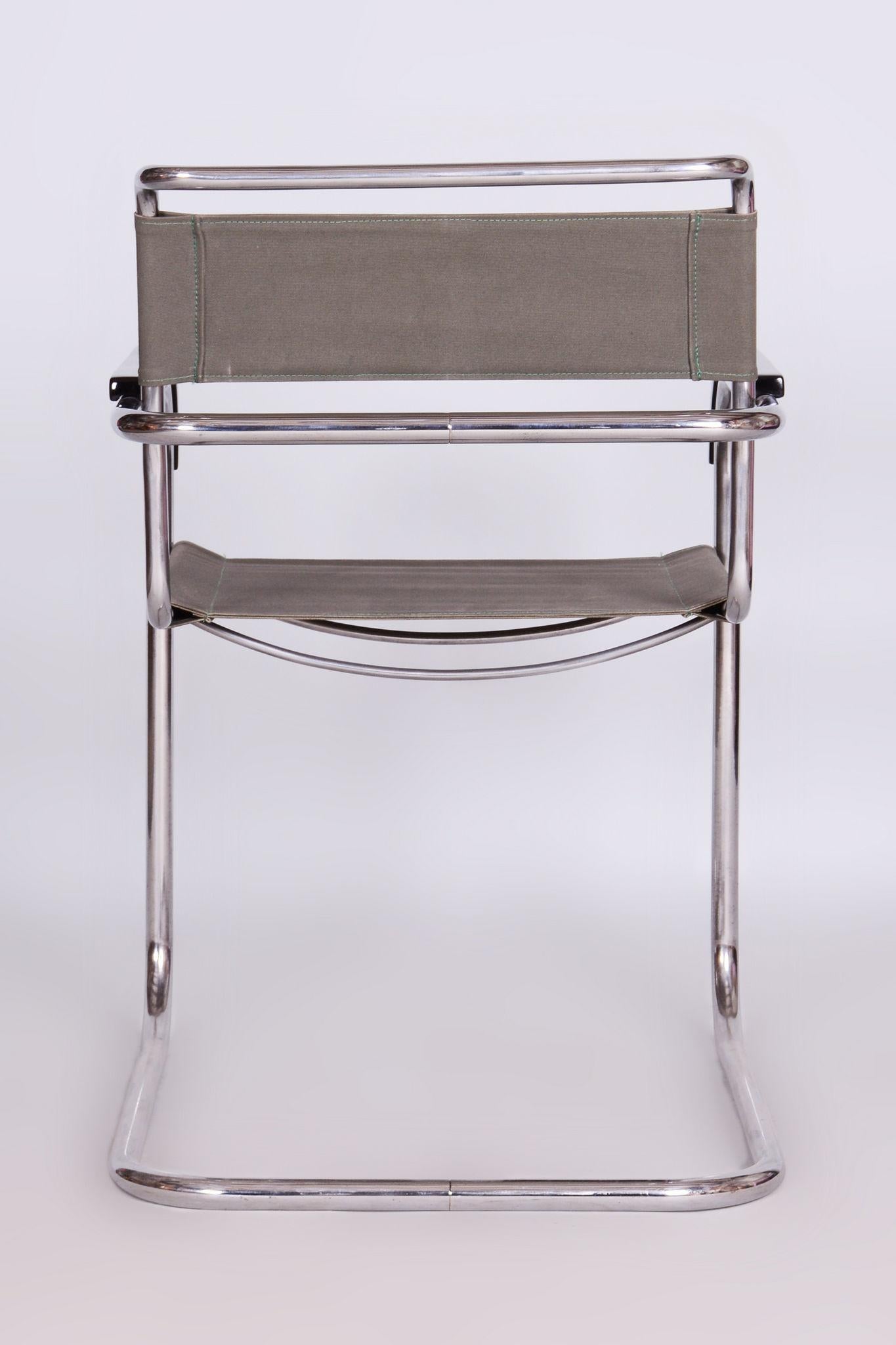 Poltrona Bauhaus restaurata, progettata da Marcel Breuer e realizzata da Thonet.

Designer: Marcel Breuer
Produttore: Thonet
Materiale: Acciaio cromato, tessuto di ferro e filato
Fonte: Cechia (Cecoslovacchia)
Periodo: 1930-1939

Progettato dal