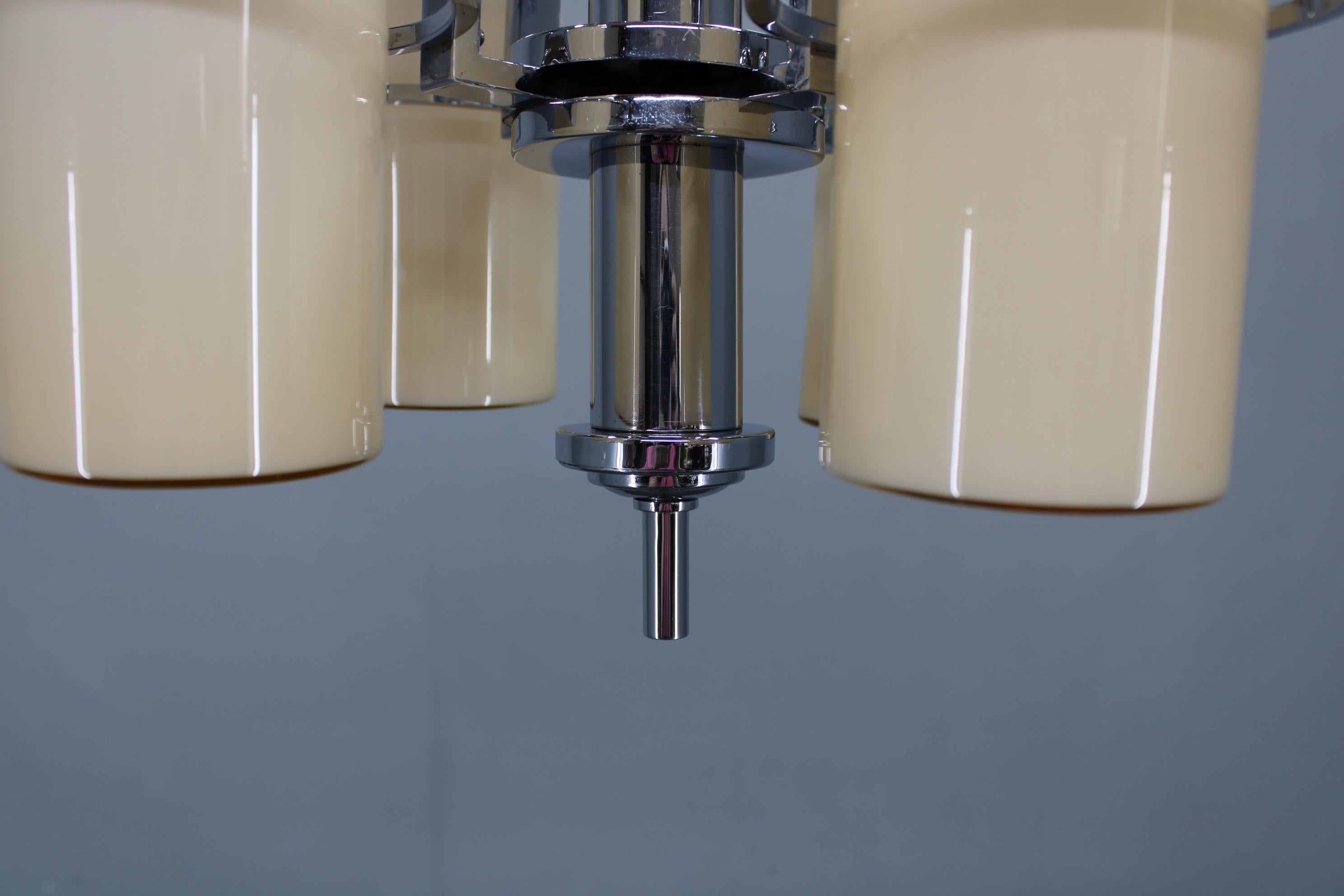 Araña restaurada Bauhaus/Art Decó de cromo y cristal, Checoslovaquia, años 30 en venta 5