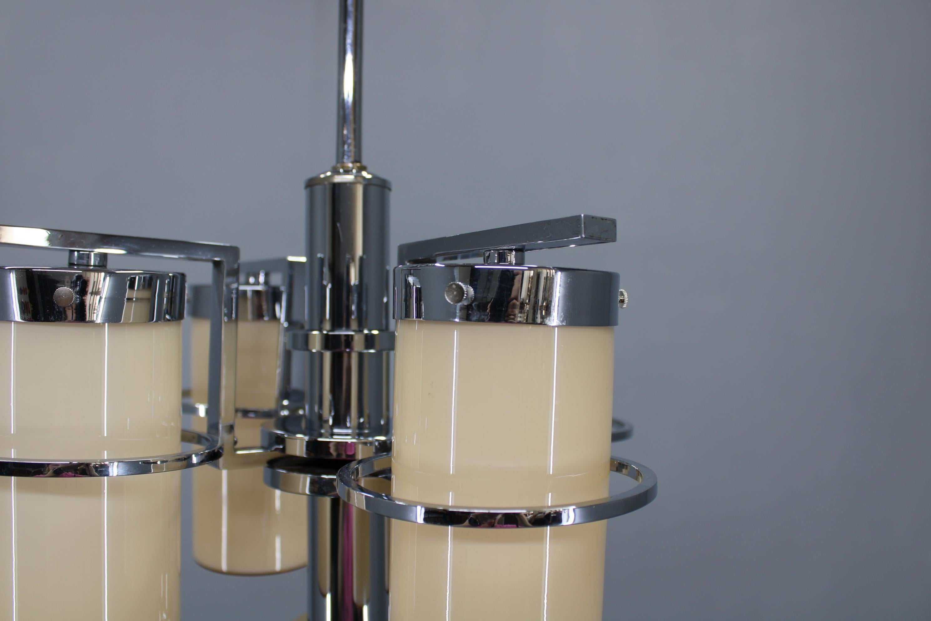 Araña restaurada Bauhaus/Art Decó de cromo y cristal, Checoslovaquia, años 30 en venta 6