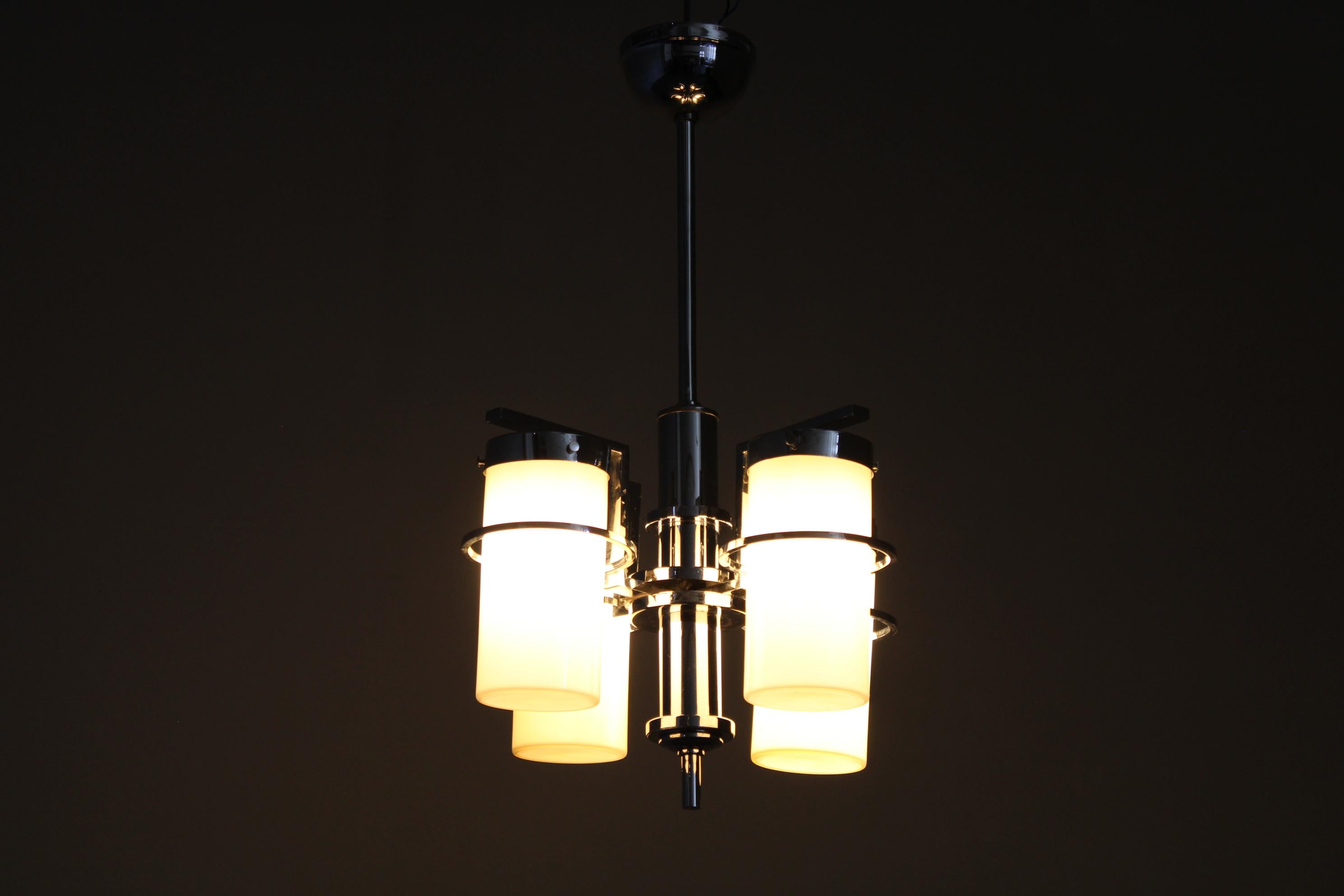 Araña restaurada Bauhaus/Art Decó de cromo y cristal, Checoslovaquia, años 30 en venta 3