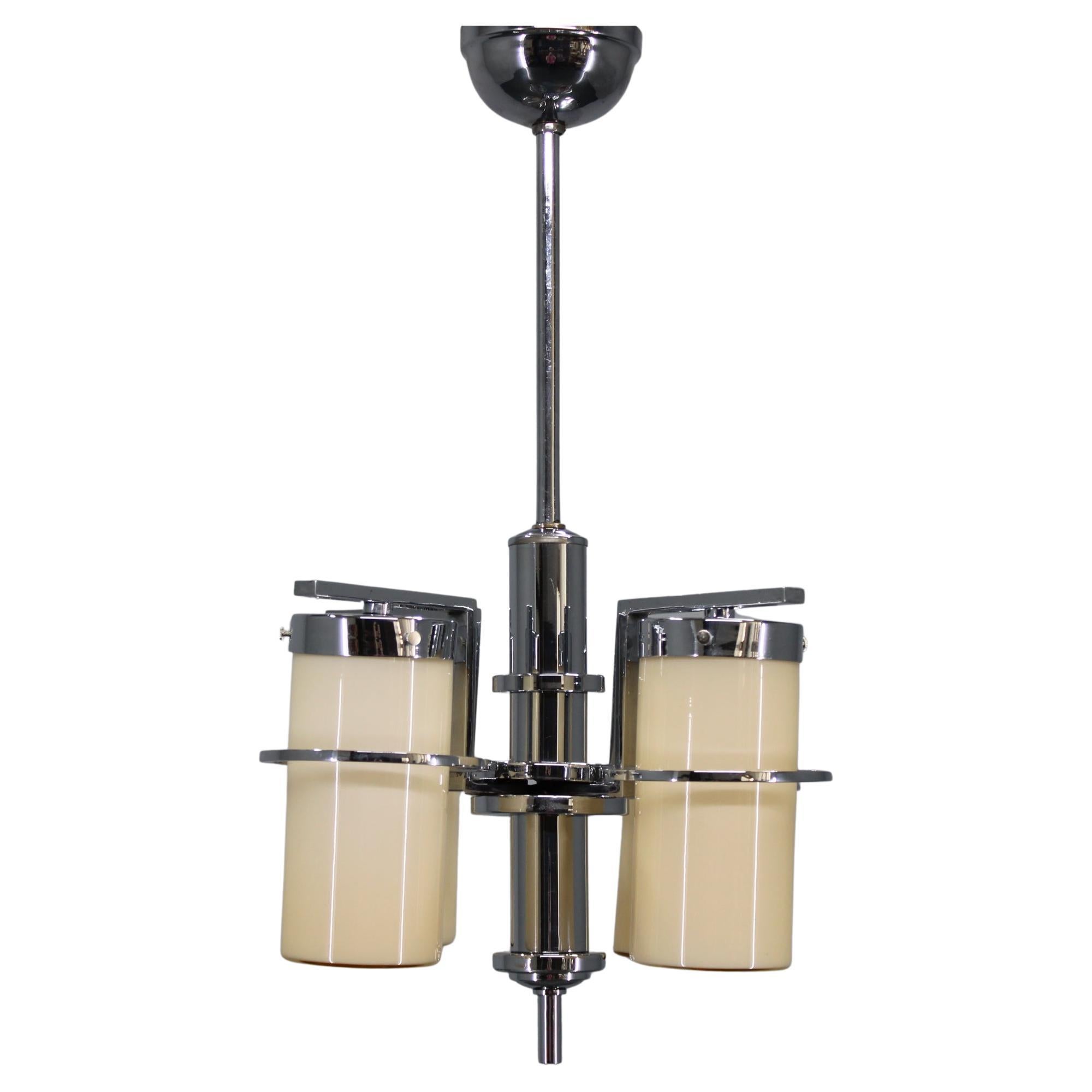 Araña restaurada Bauhaus/Art Decó de cromo y cristal, Checoslovaquia, años 30 en venta