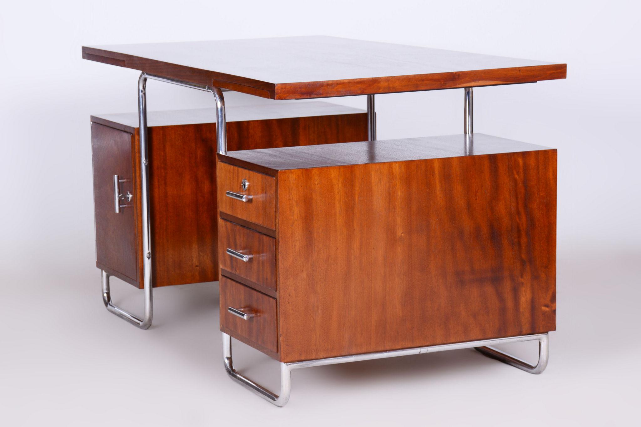 Restored Bauhaus Beech Writing Desk, Hynek Gottwald, Chrome, Czechia, 1930s In Good Condition For Sale In Horomerice, CZ