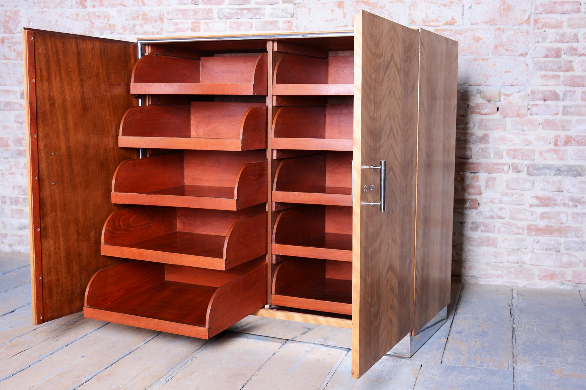 Restaurierter Bauhaus-Schrank, von H.J.Hagemann, Mücke-Melder, Tschechien, 1930er Jahre im Angebot 10