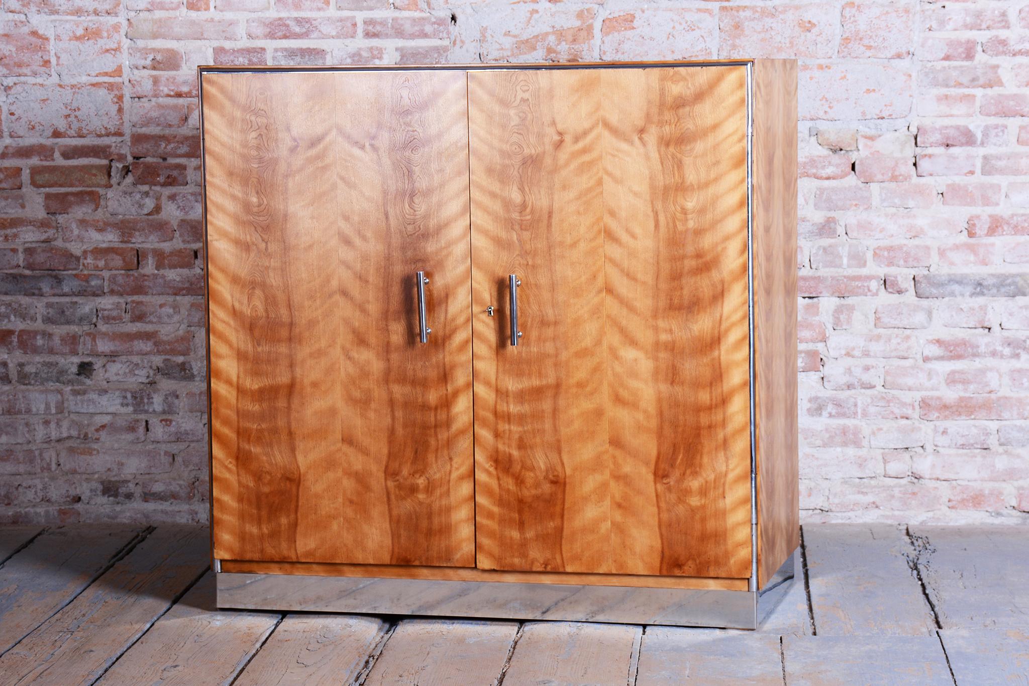 Restaurierter Bauhaus-Schrank, von H.J.Hagemann, Mücke-Melder, Tschechien, 1930er Jahre (Tschechisch) im Angebot