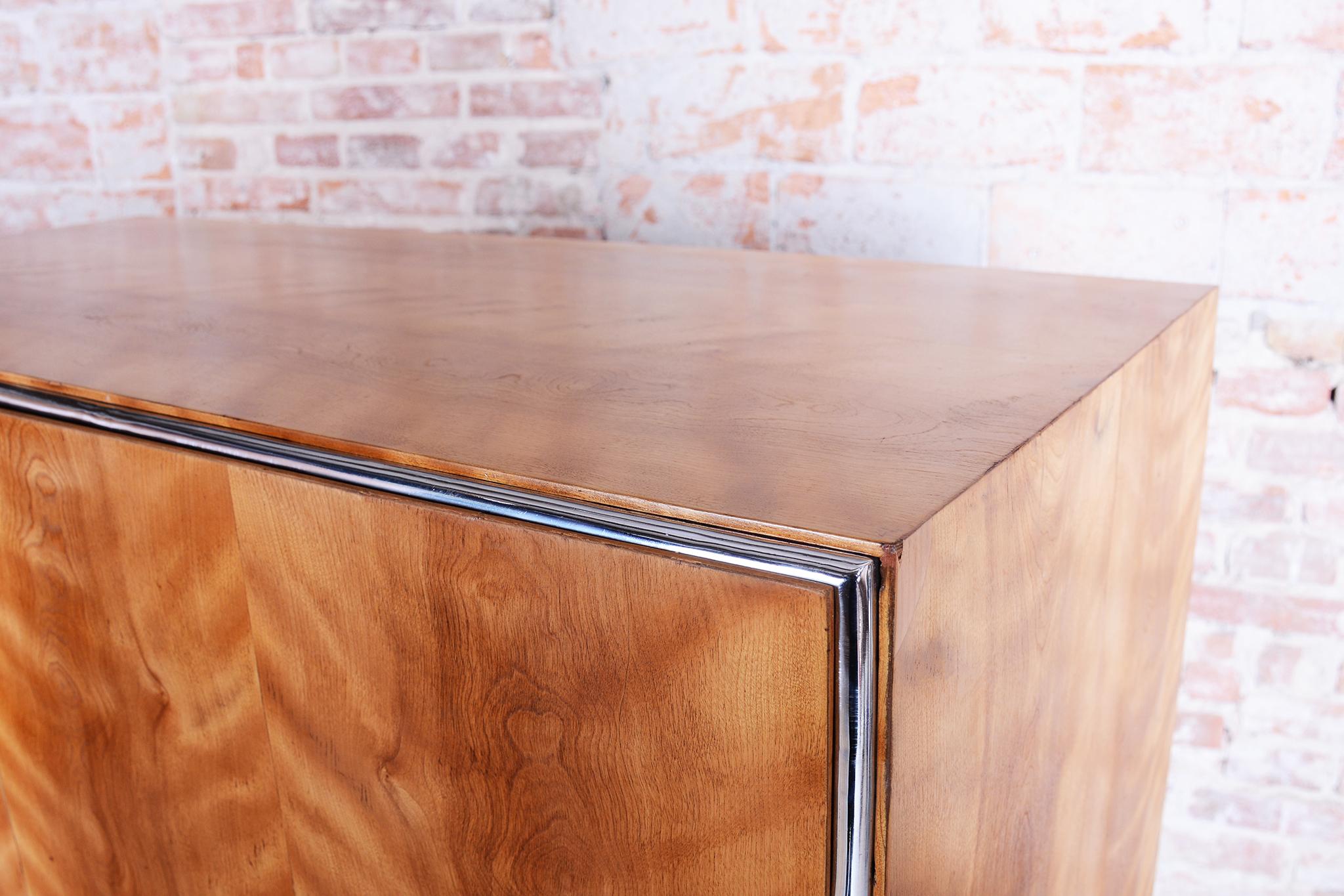 Restaurierter Bauhaus-Schrank, von H.J.Hagemann, Mücke-Melder, Tschechien, 1930er Jahre (Holz) im Angebot