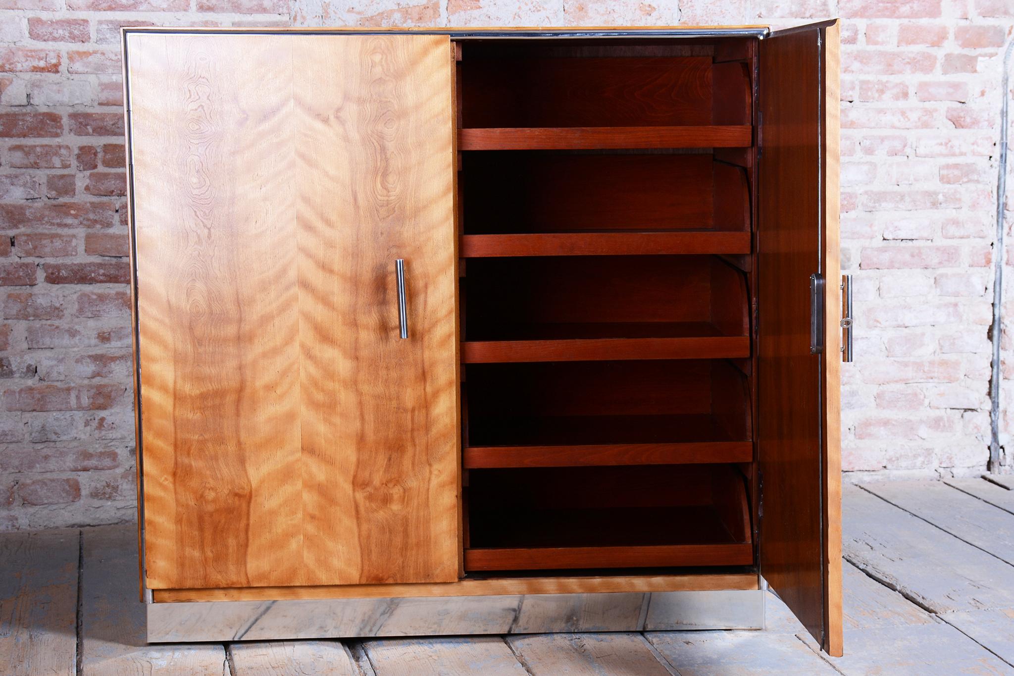 Restaurierter Bauhaus-Schrank, von H.J.Hagemann, Mücke-Melder, Tschechien, 1930er Jahre im Angebot 3