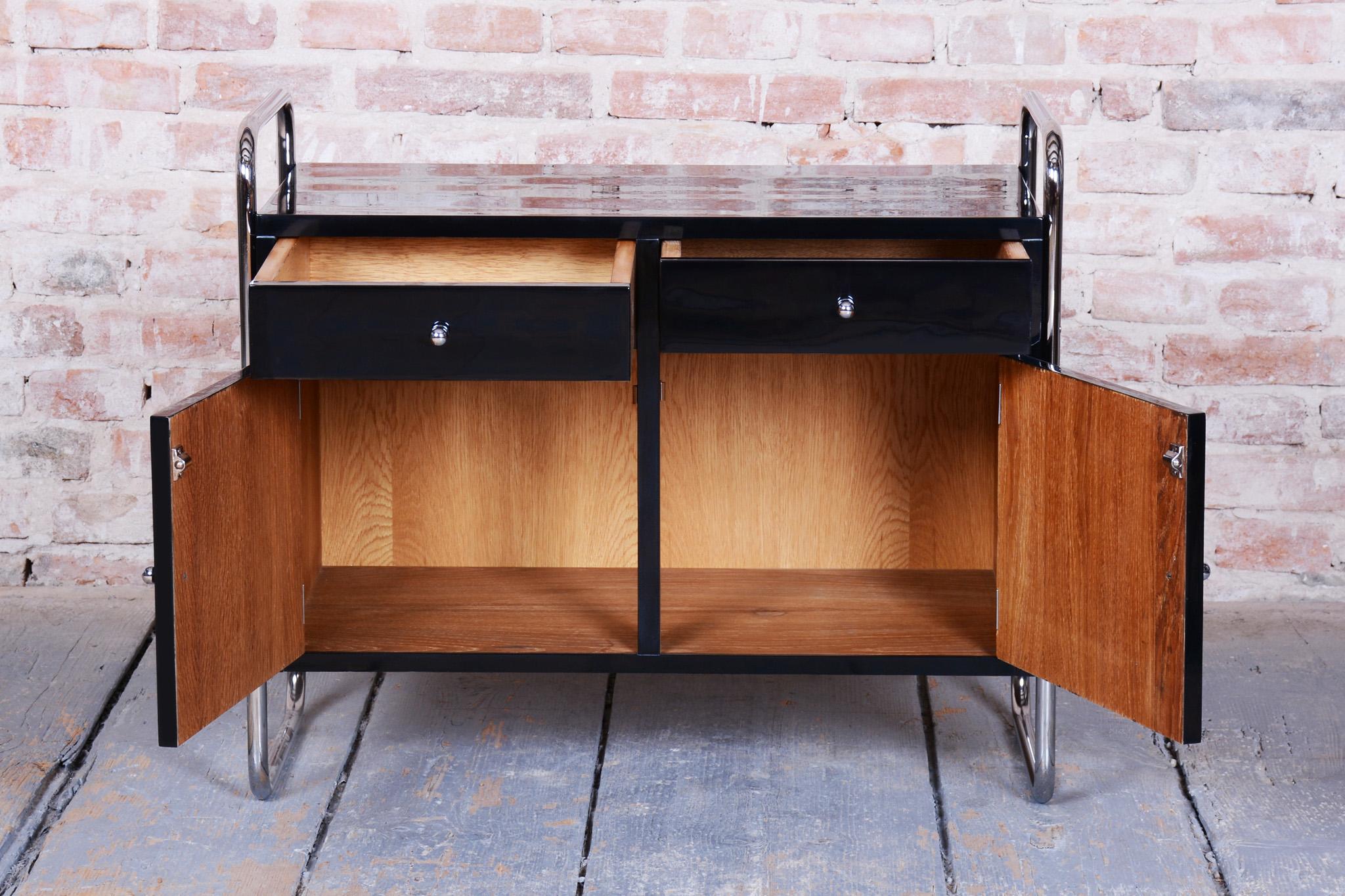 Cabinet Bauhaus restauré, par Robert Steele, acier chromé, République tchèque, années 1930 en vente 6
