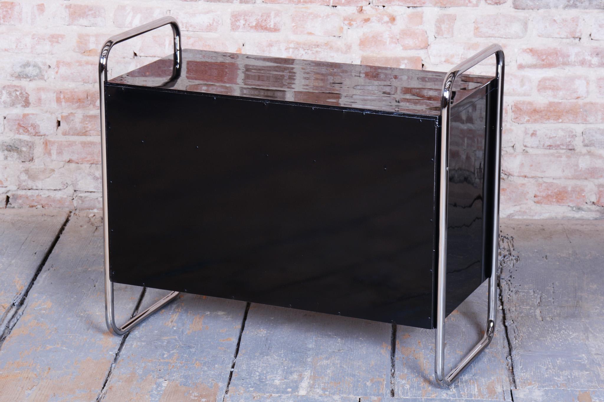 Cabinet Bauhaus restauré, par Robert Steele, acier chromé, République tchèque, années 1930 en vente 8