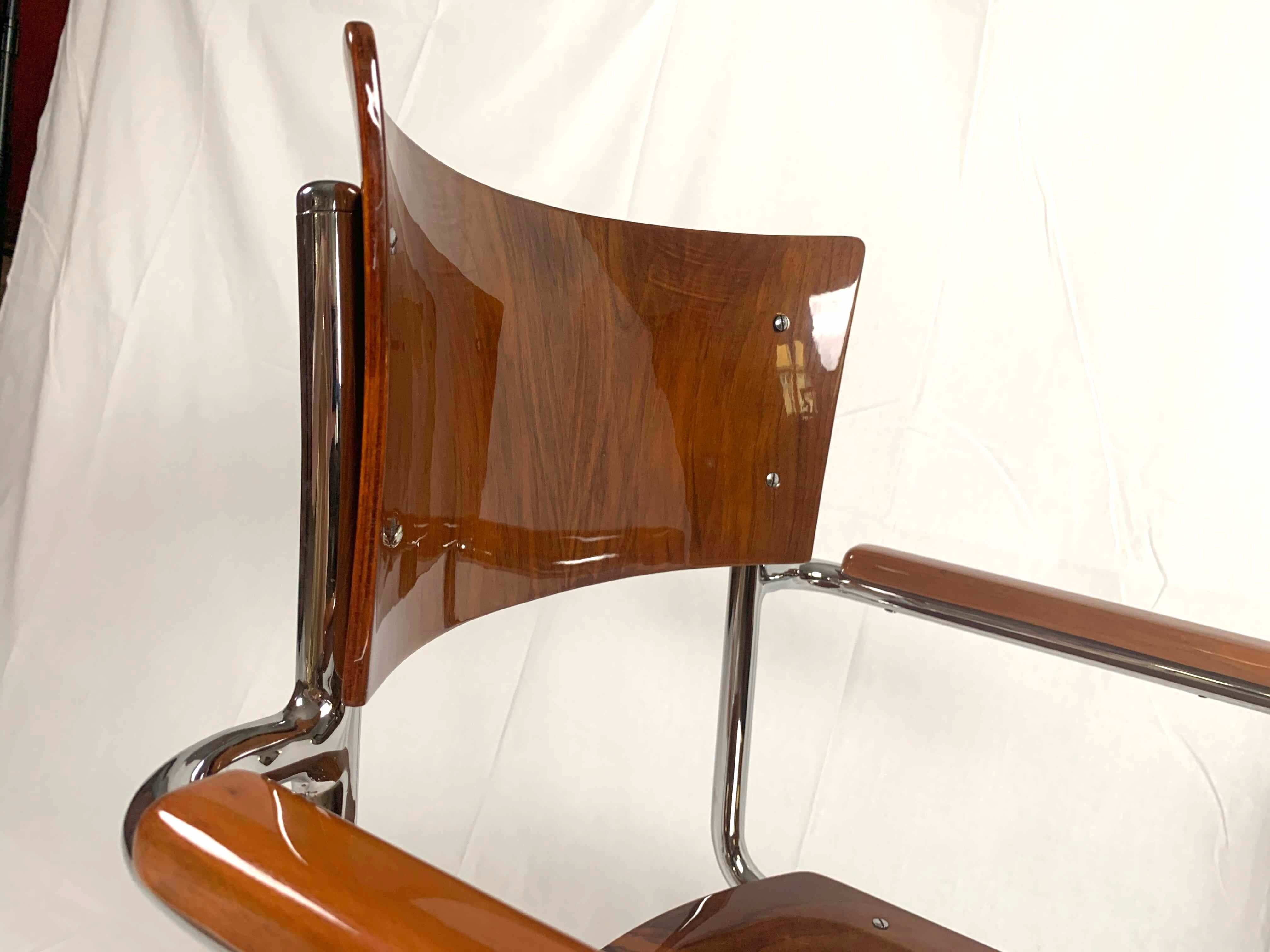 Restored Bauhaus Cantilever Seating Group, Walnut and Chrome, Czech, circa 1930 8