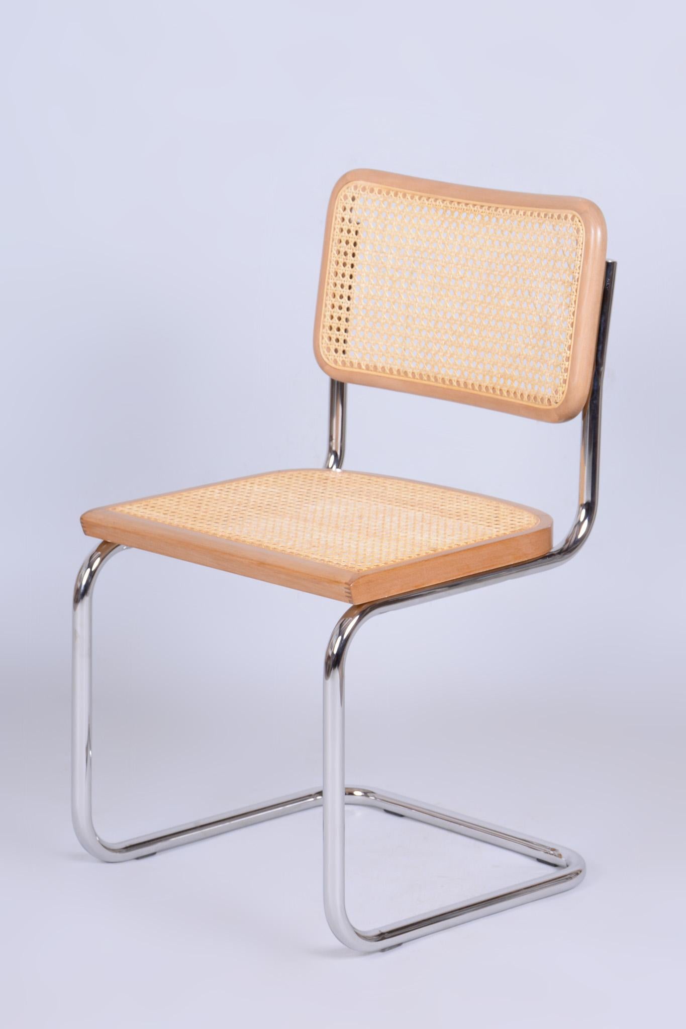 This iconic Cesca chair, an original design masterpiece by Marcel Breuer in the Bauhaus style, represents the pinnacle of 
