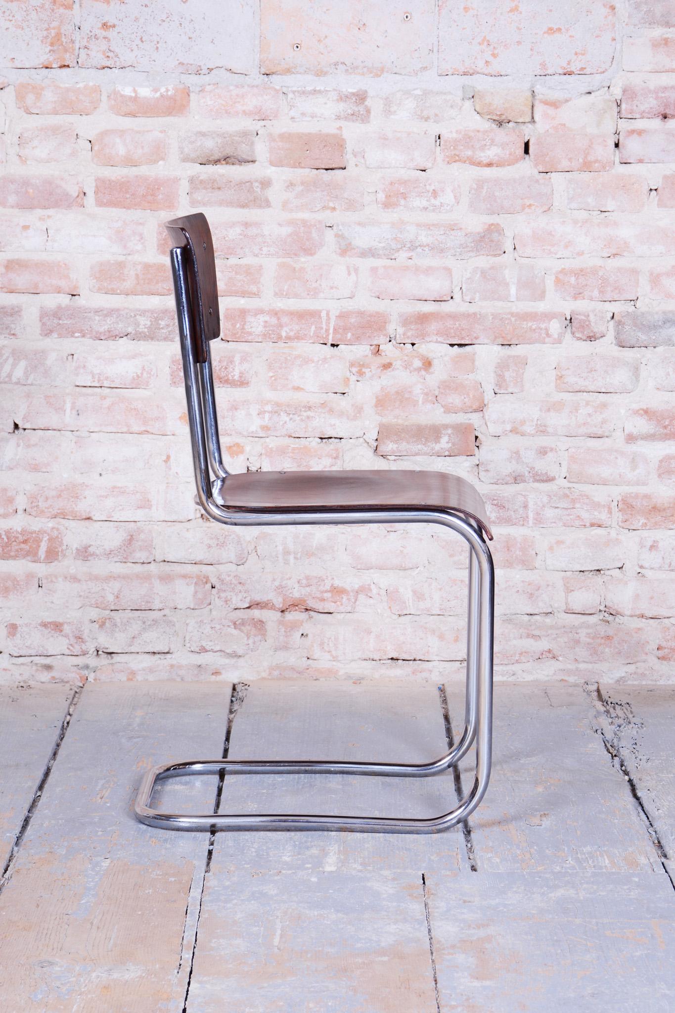 20ième siècle Chaise Bauhaus restaurée de Mart Stam pour R. Slezak, en hêtre, chrome, tchèque, années 1920 en vente